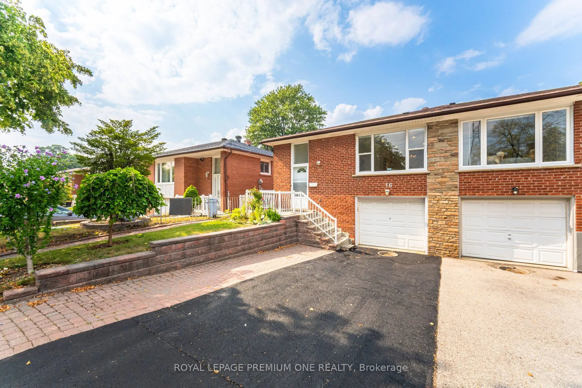 16 Reiber Crescent S