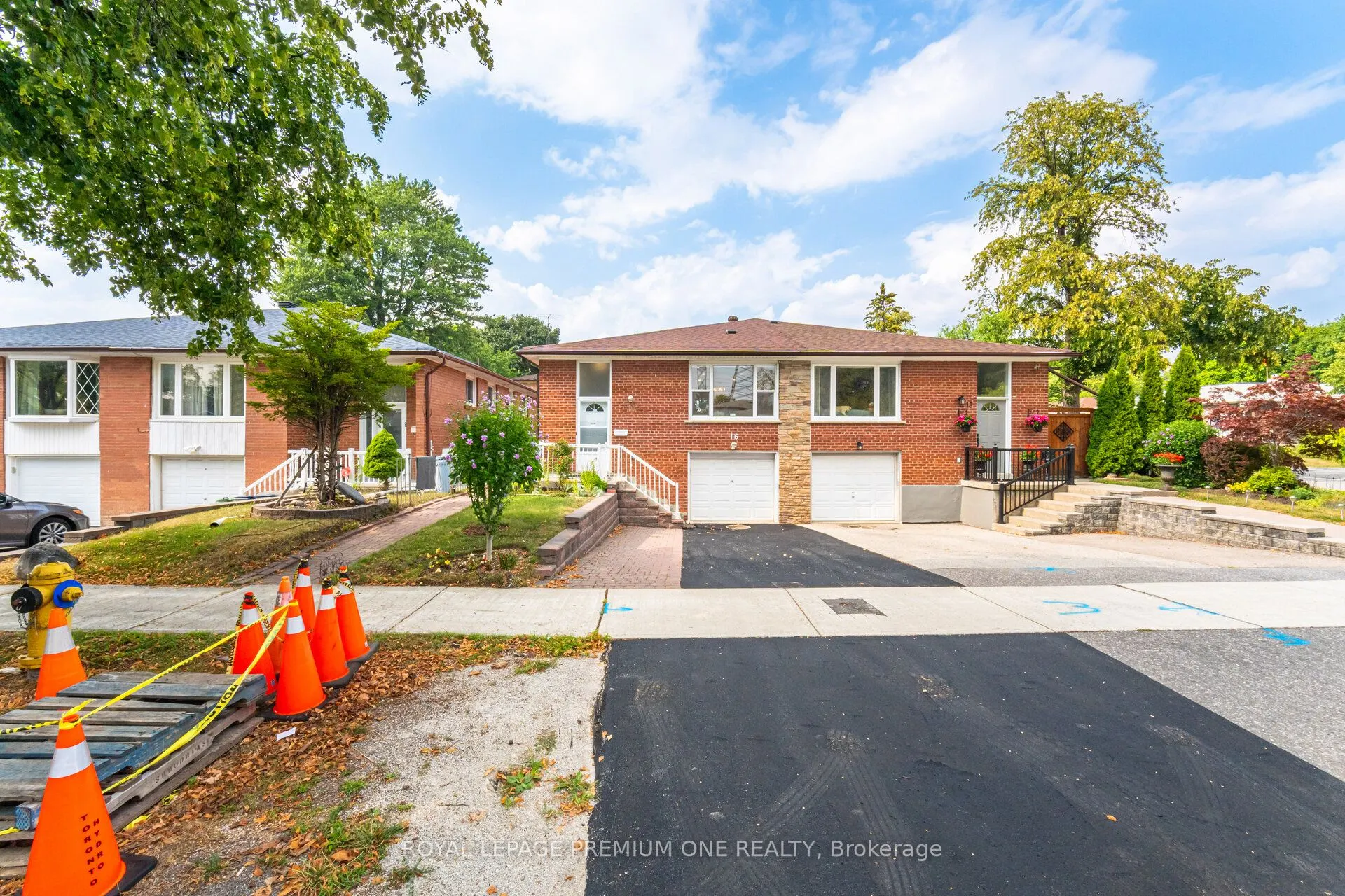 16 Reiber Crescent S