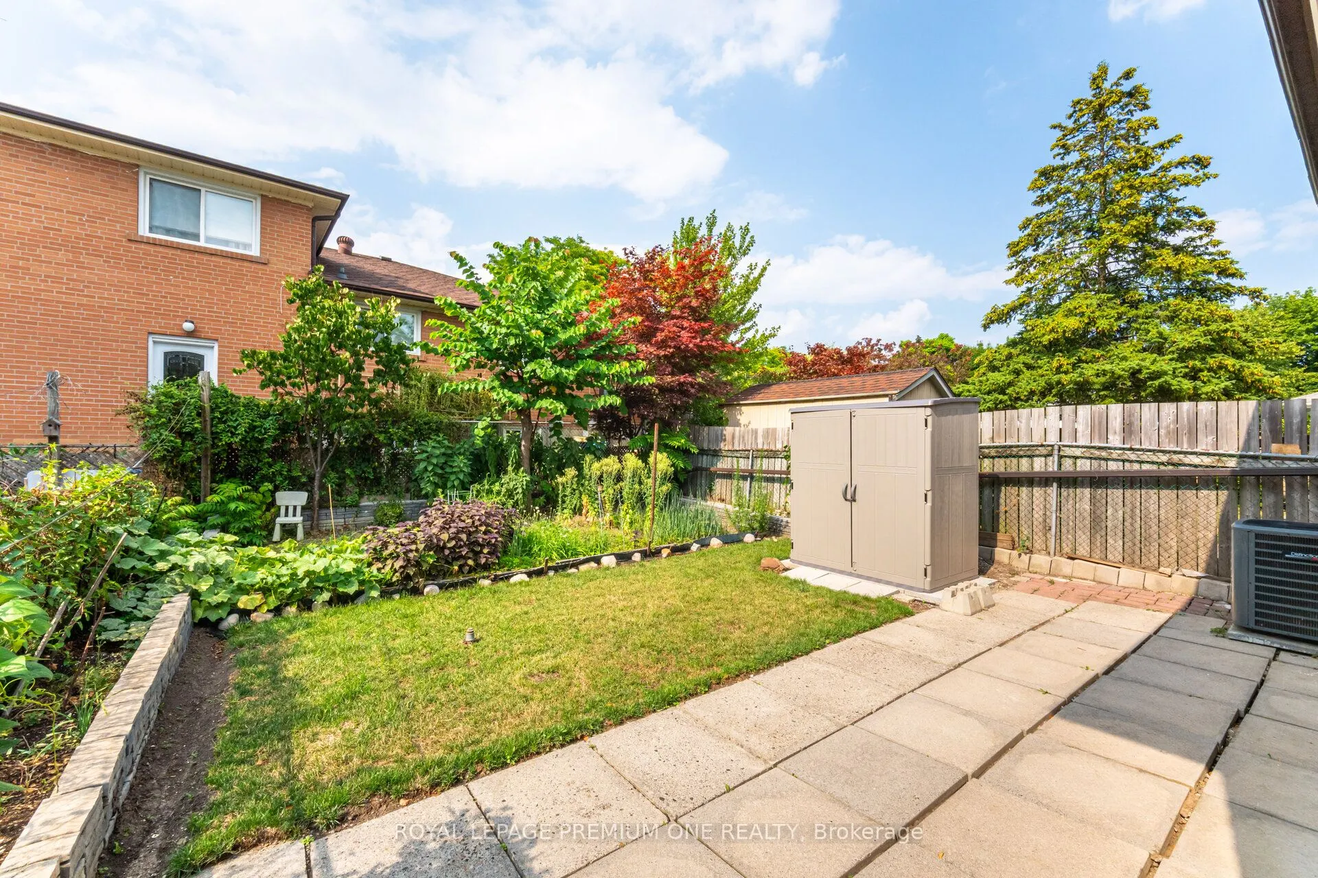 16 Reiber Crescent S
