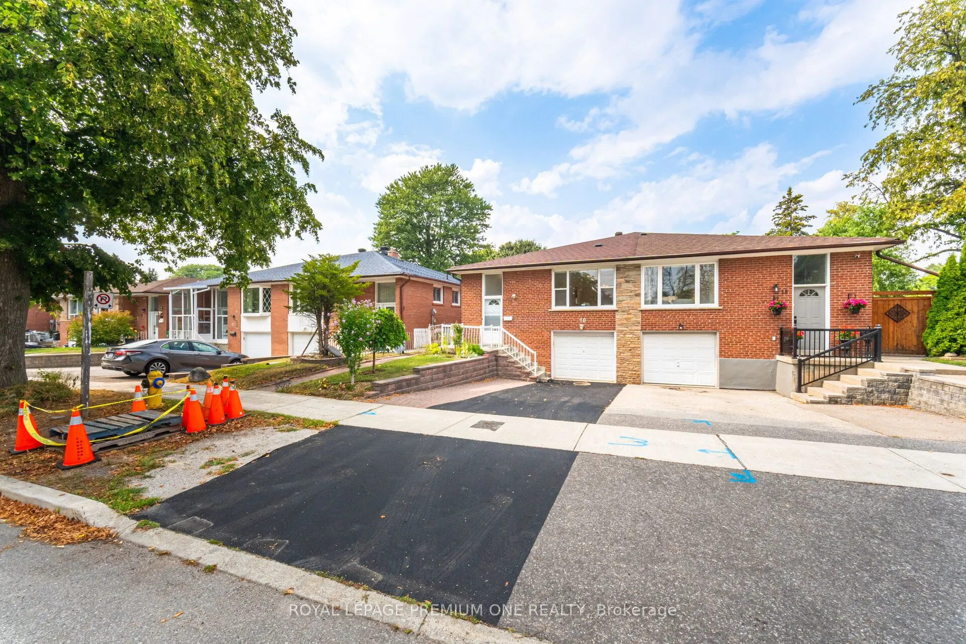16 Reiber Crescent S