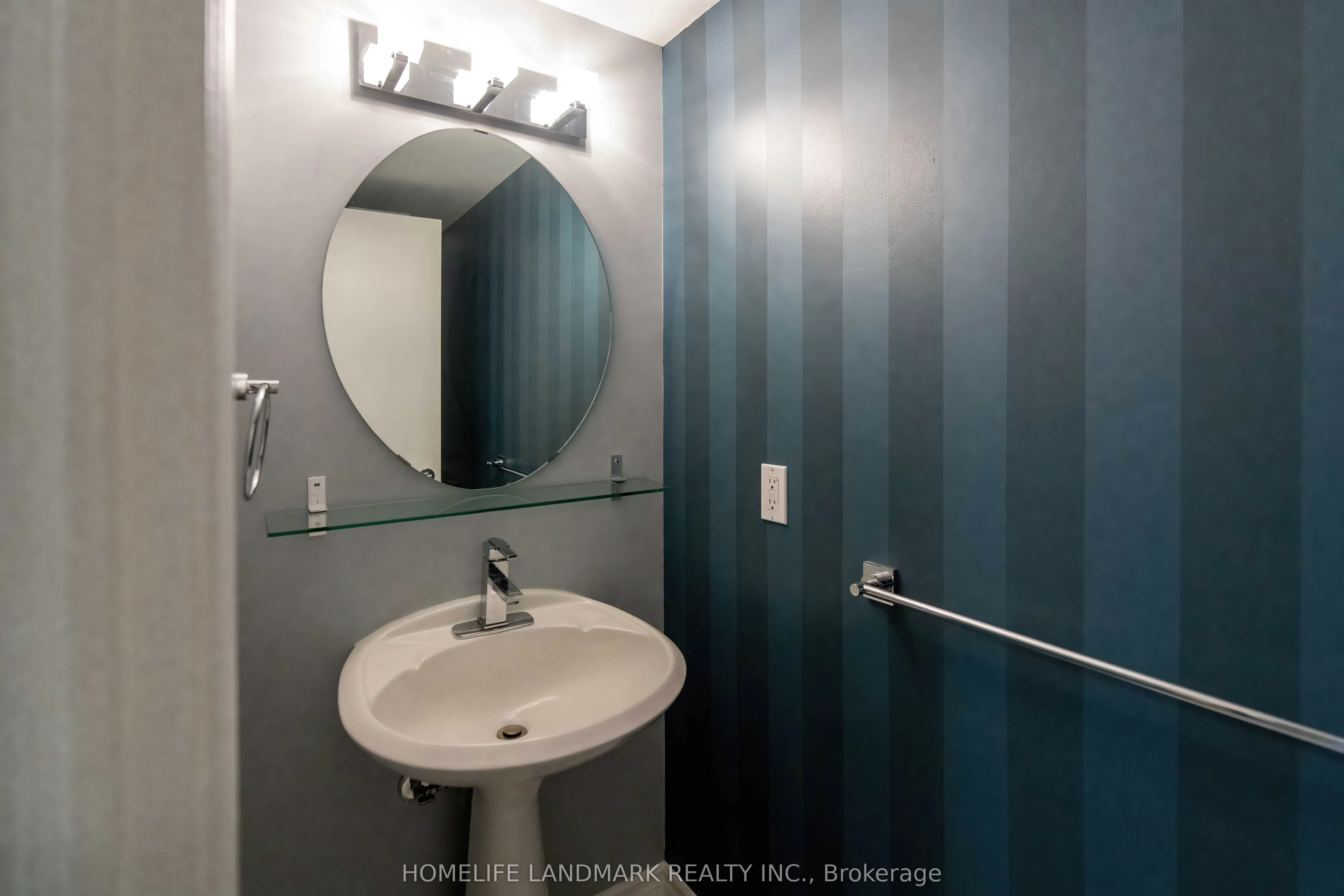 71 Simcoe Street, #1002