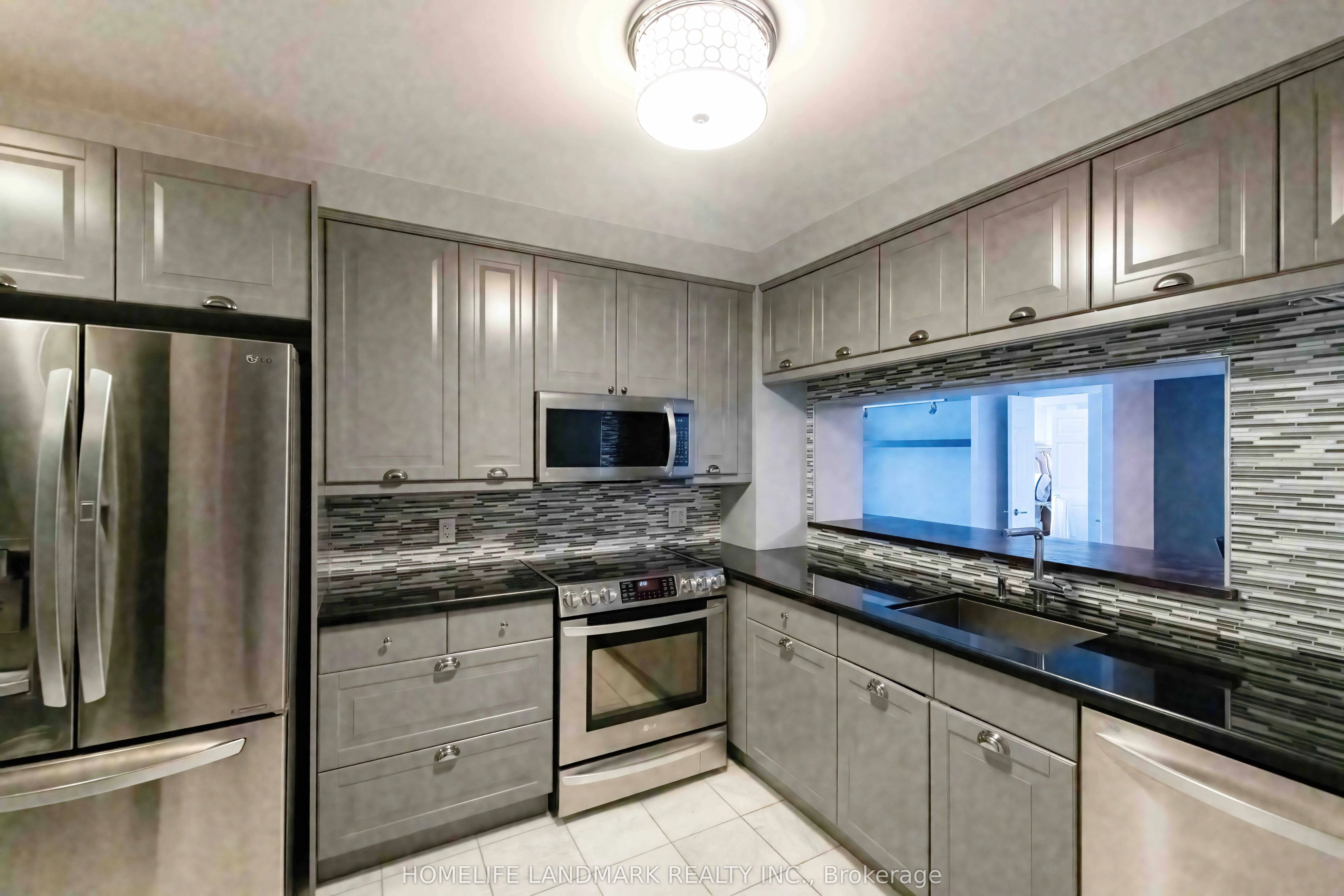 71 Simcoe Street, #1002