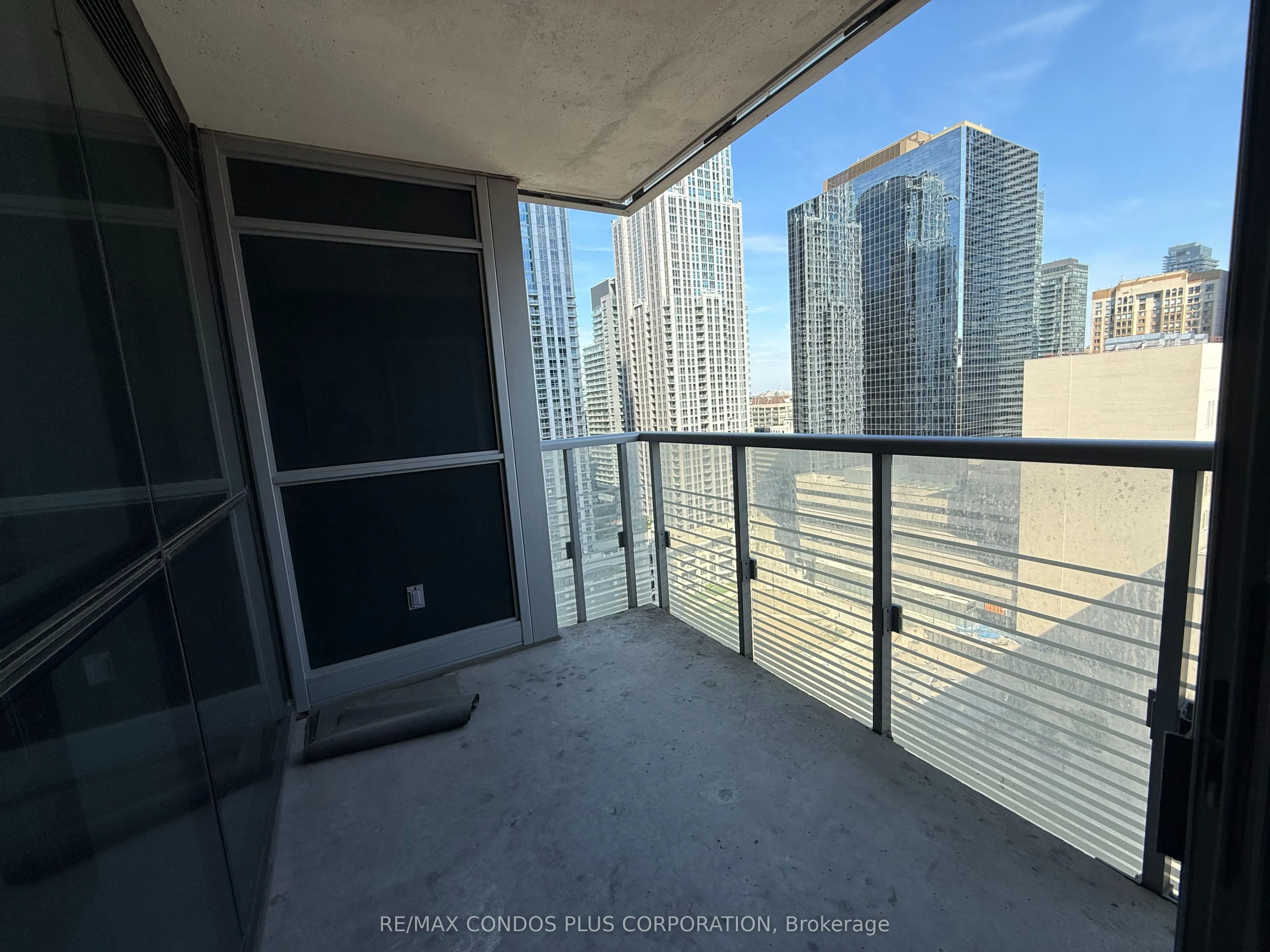 386 Yonge Street, #1616