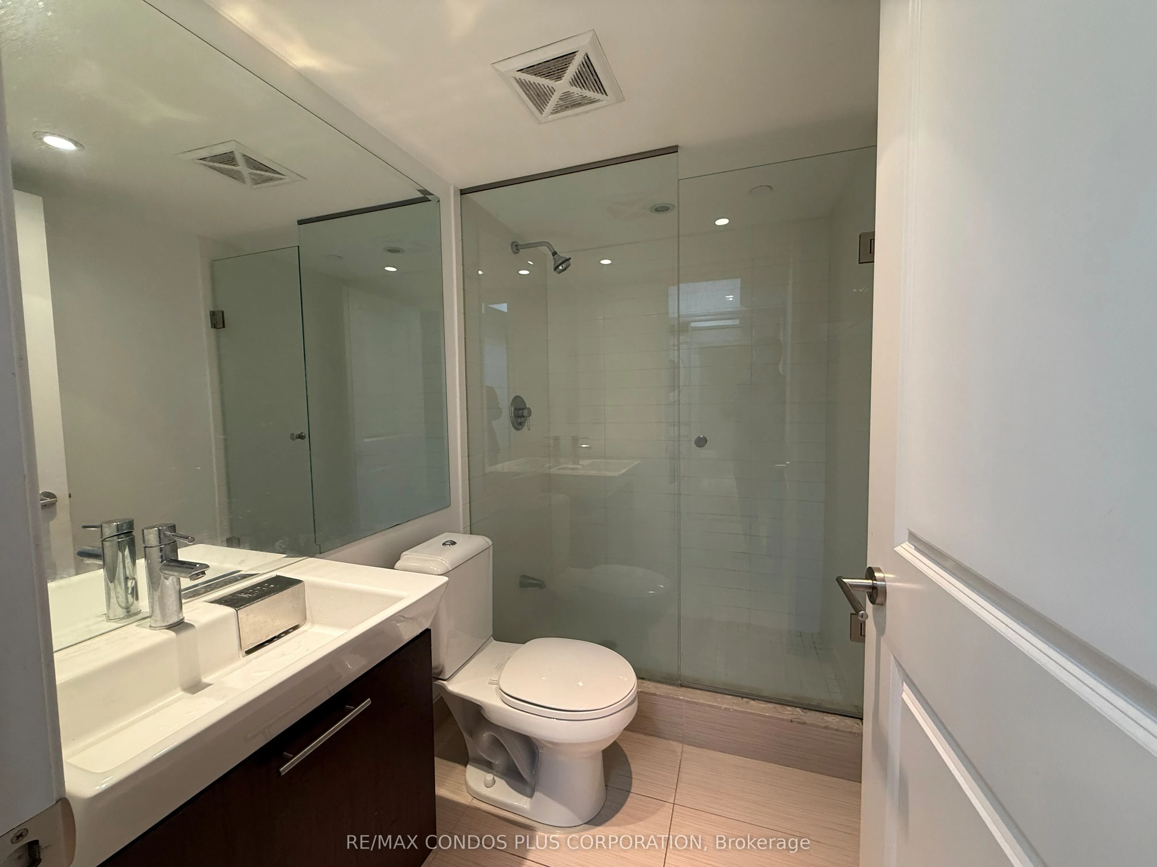 386 Yonge Street, #1616