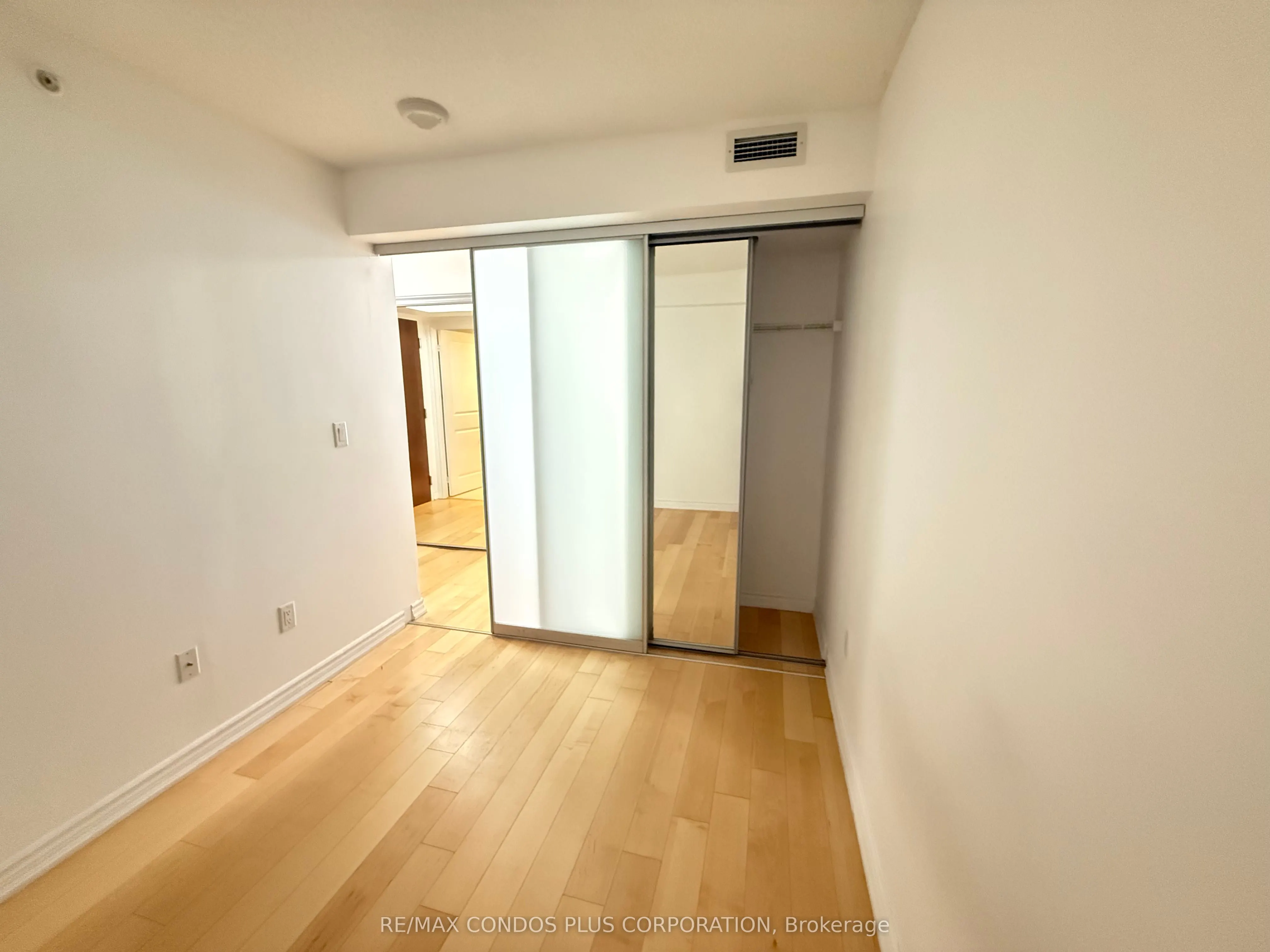 386 Yonge Street, #1616