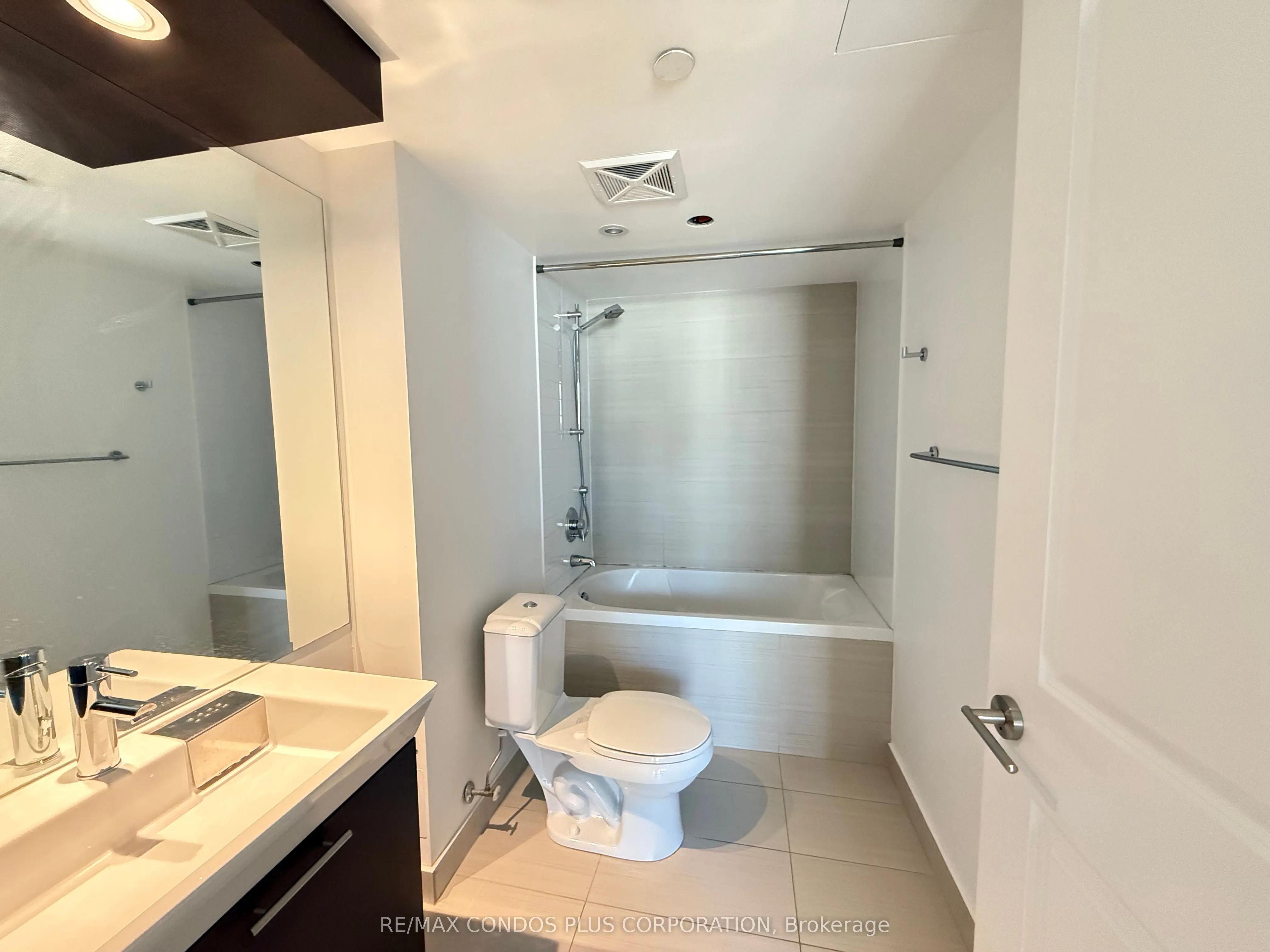 386 Yonge Street, #1616