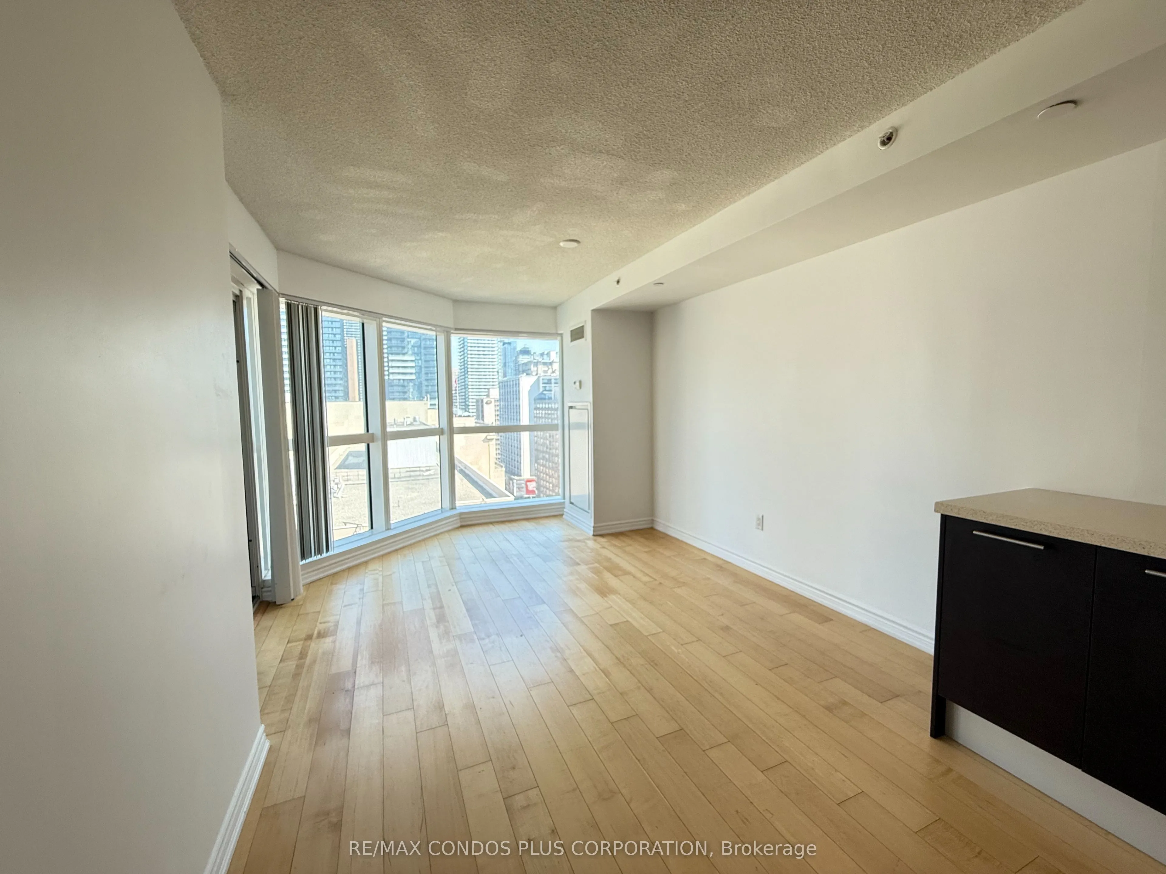 386 Yonge Street, #1616