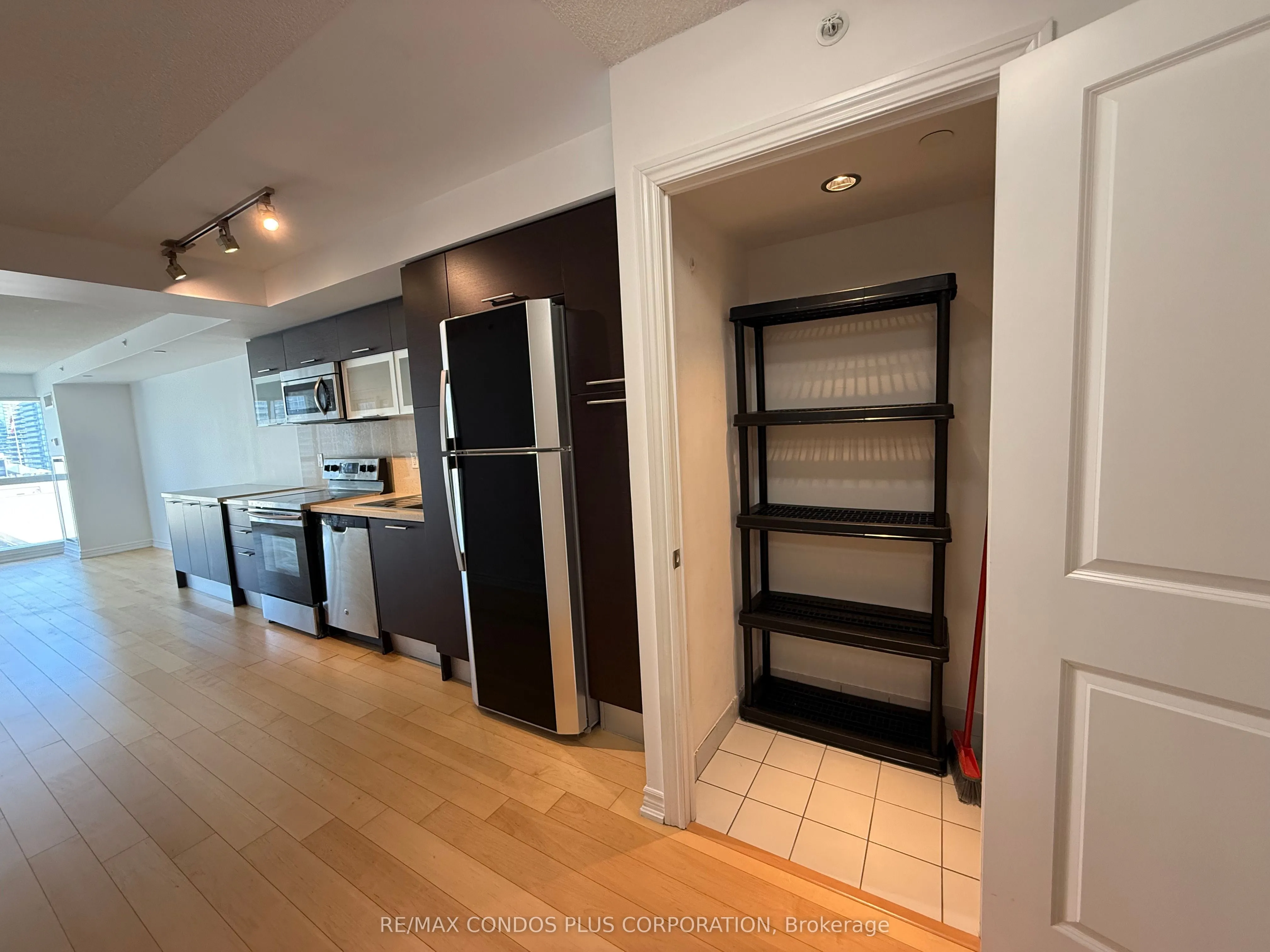 386 Yonge Street, #1616