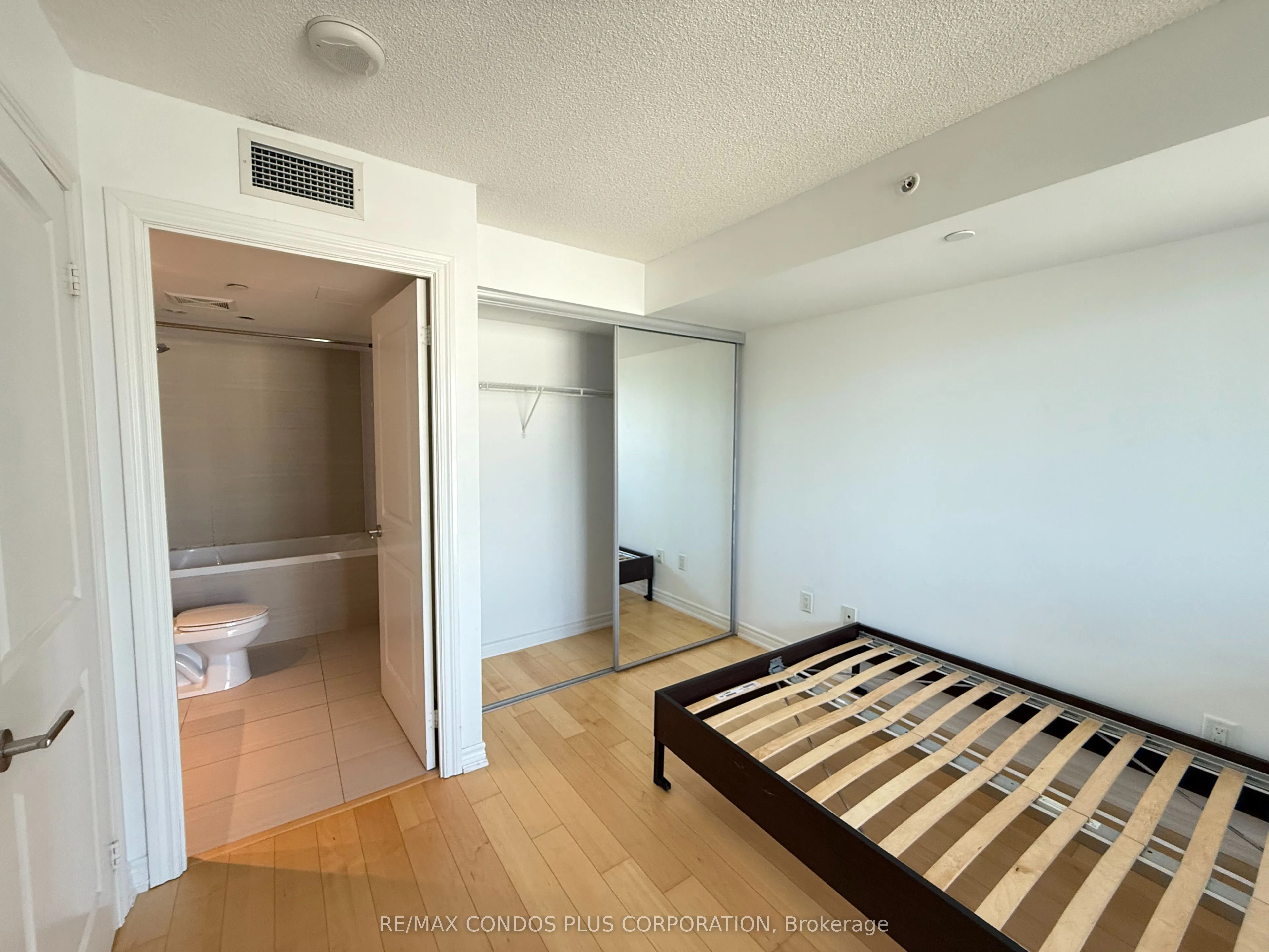 386 Yonge Street, #1616