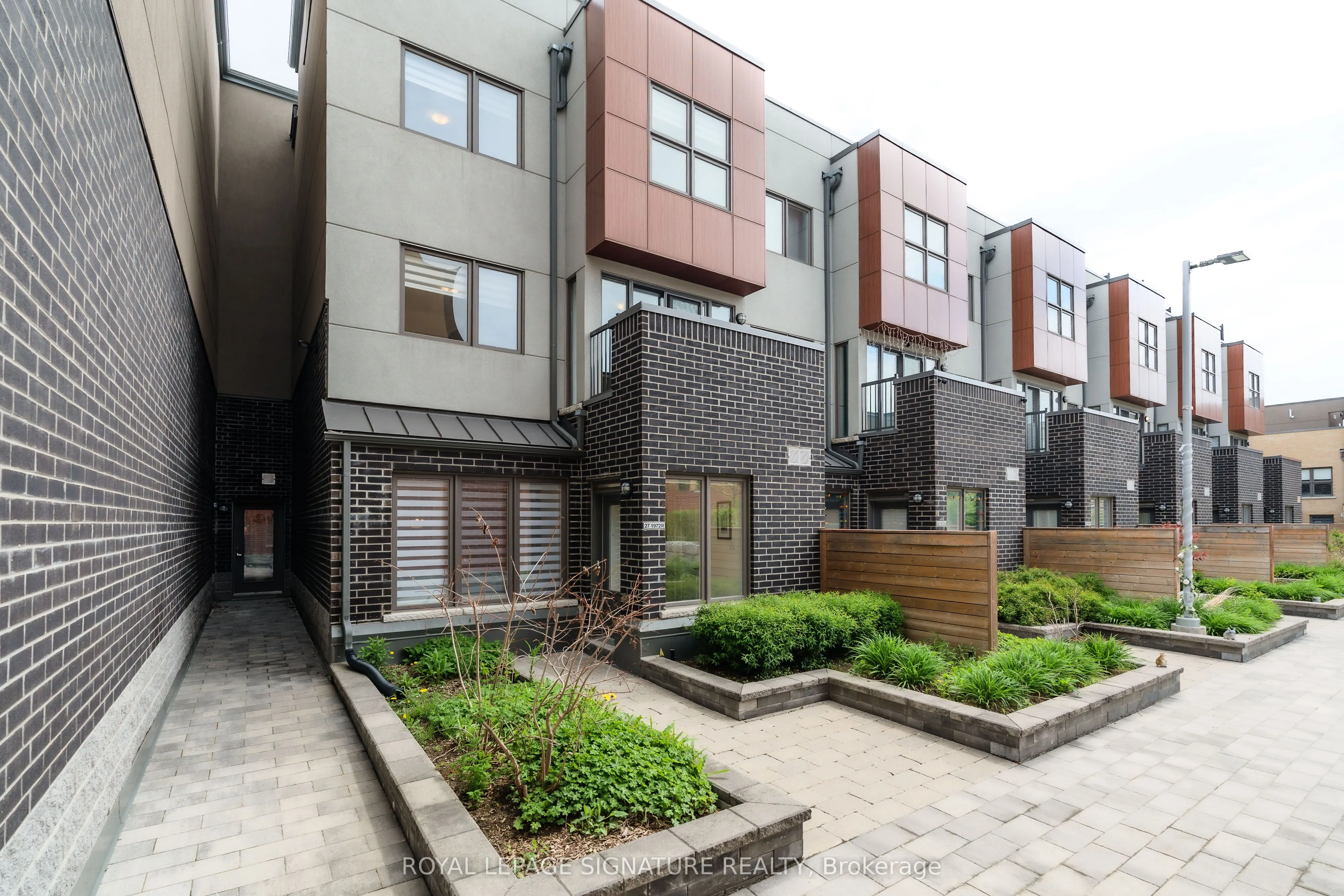 1972 Victoria Park Avenue, #27