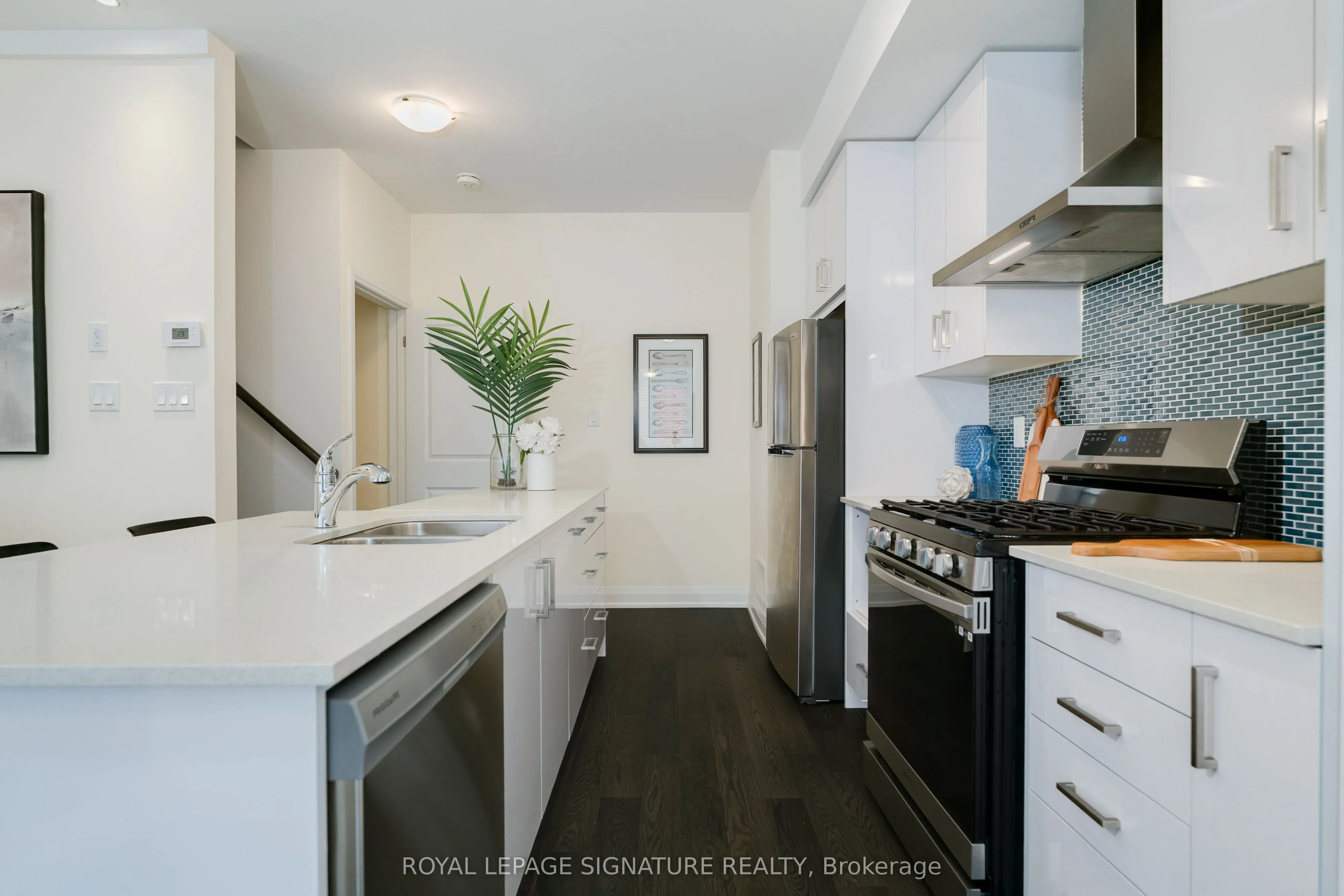 1972 Victoria Park Avenue, #27