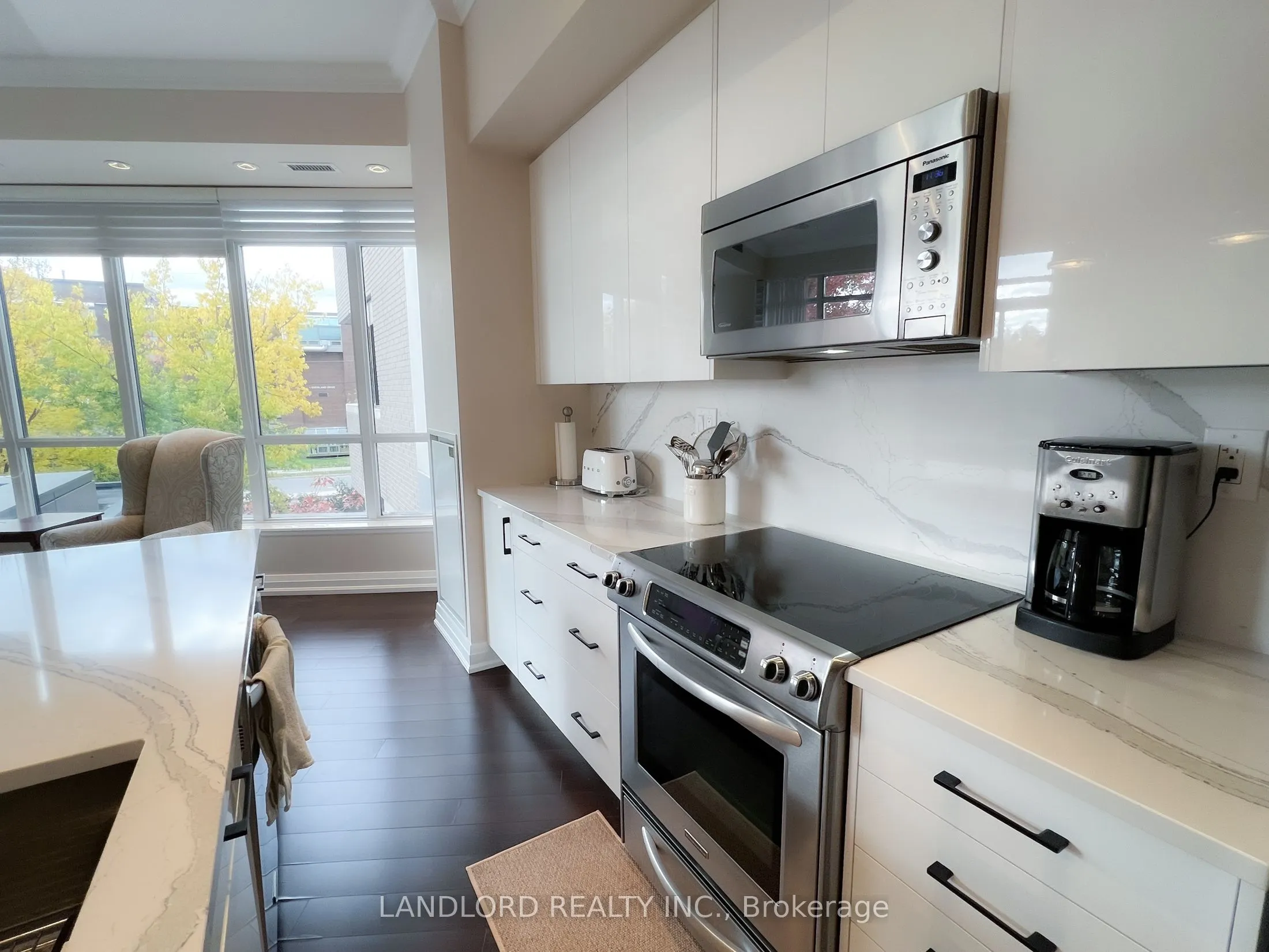 85 The Donway W, #207