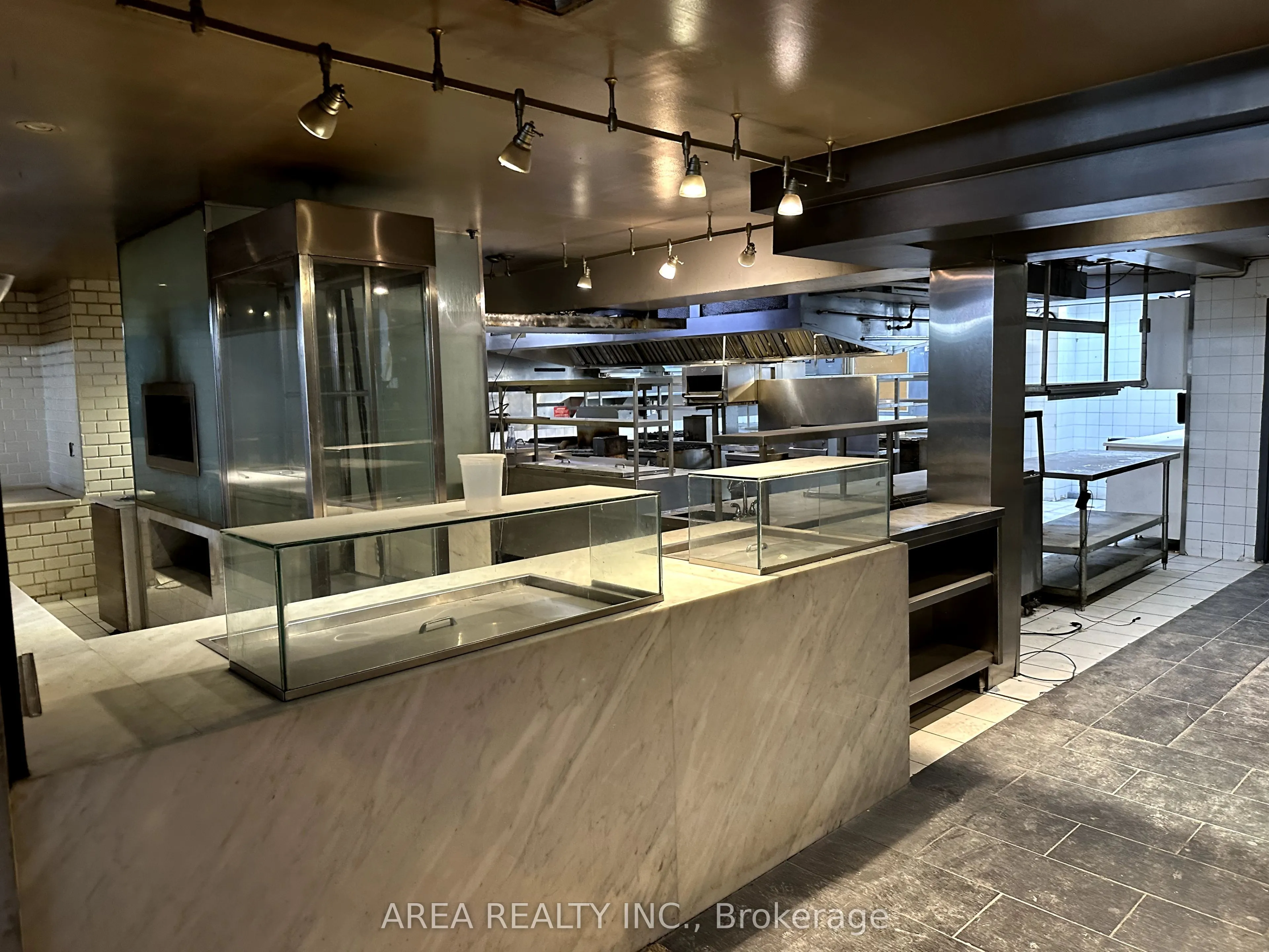 2472 Yonge Street