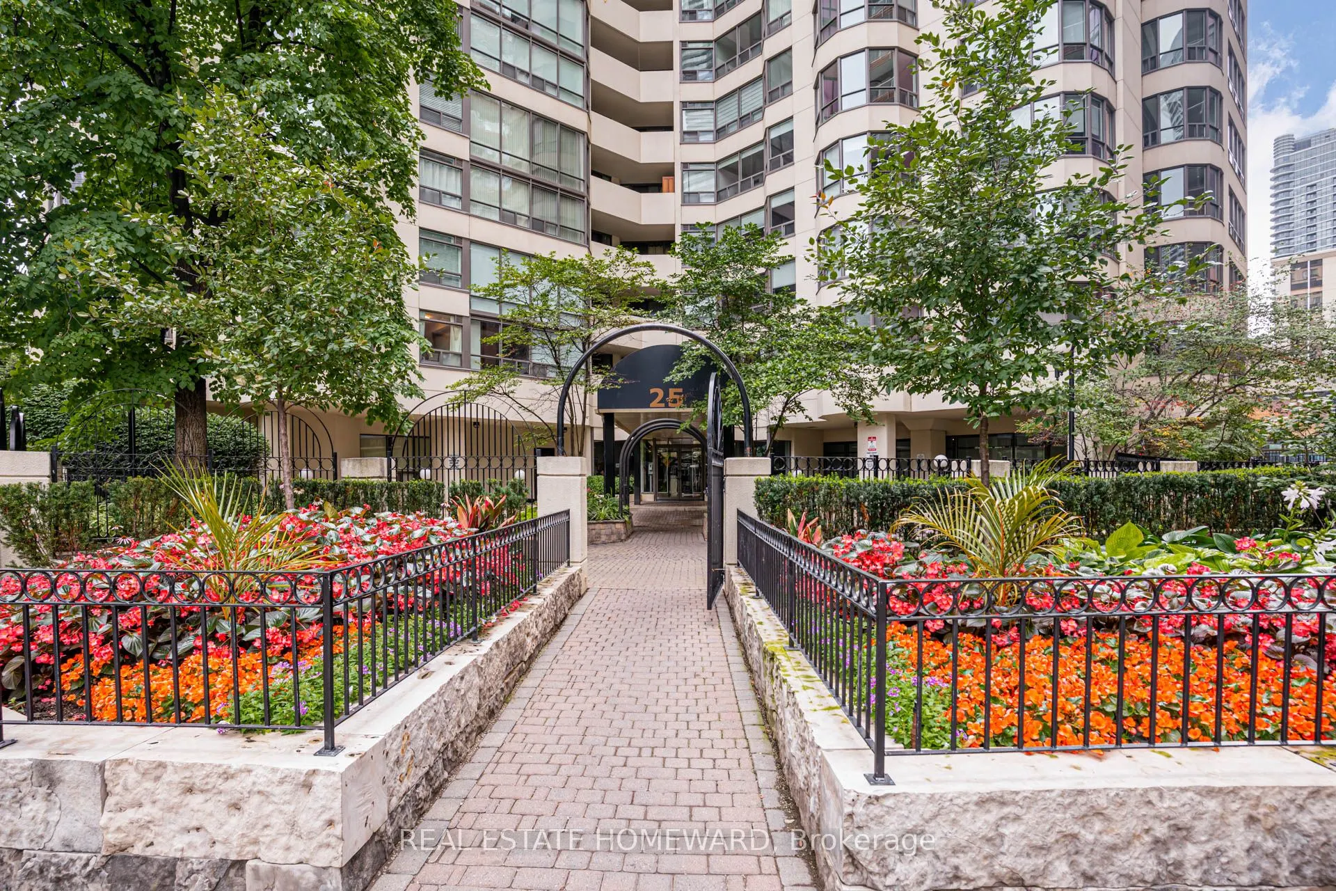 25 Maitland Street, #410