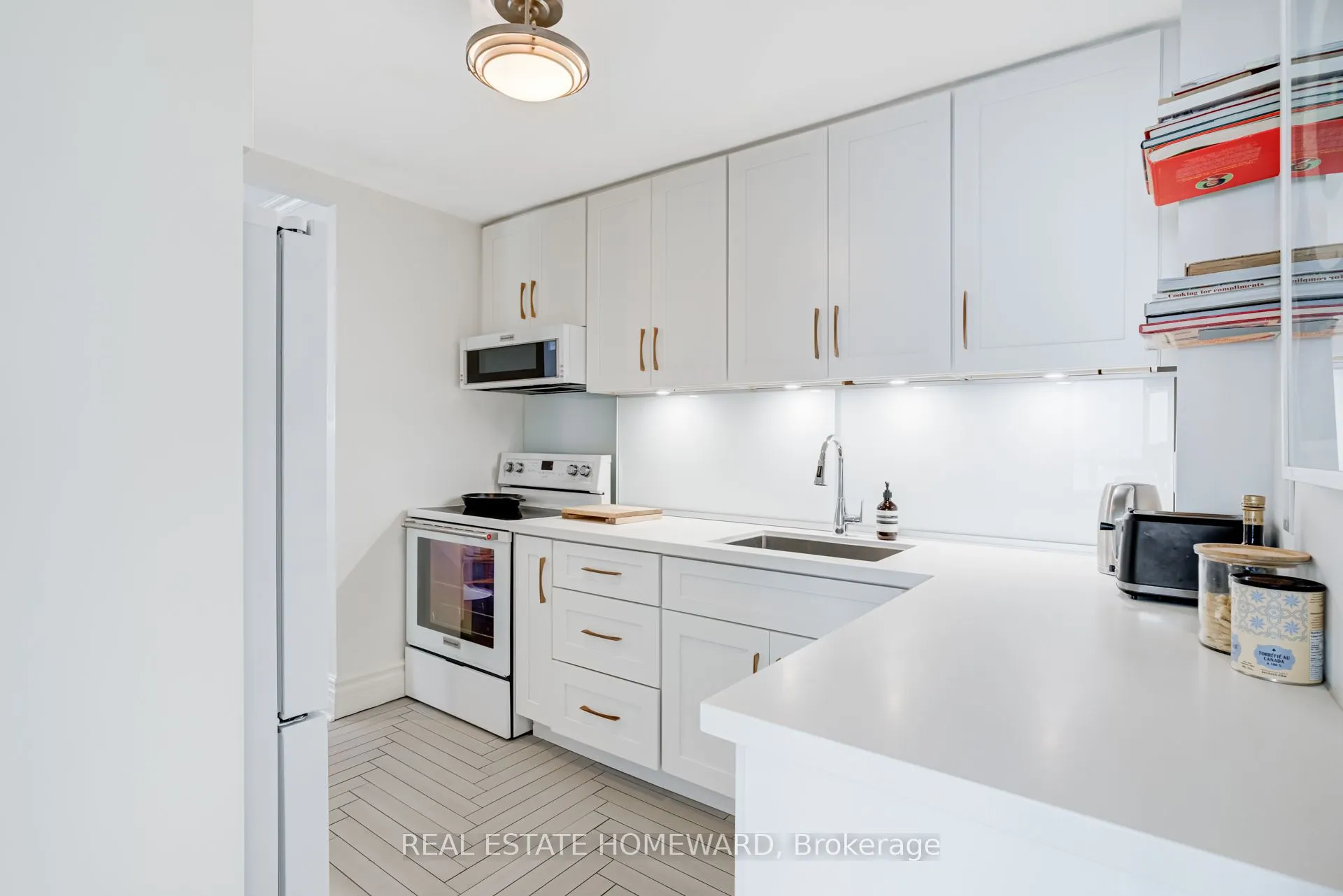 25 Maitland Street, #410
