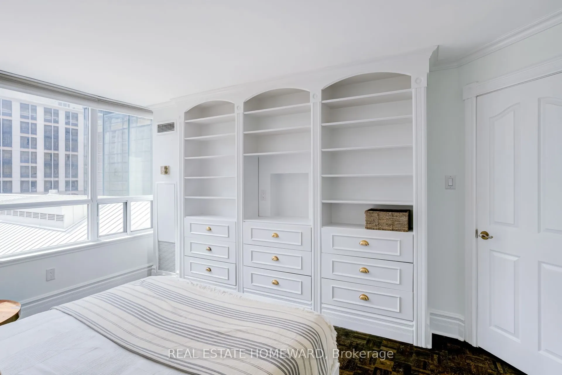25 Maitland Street, #410