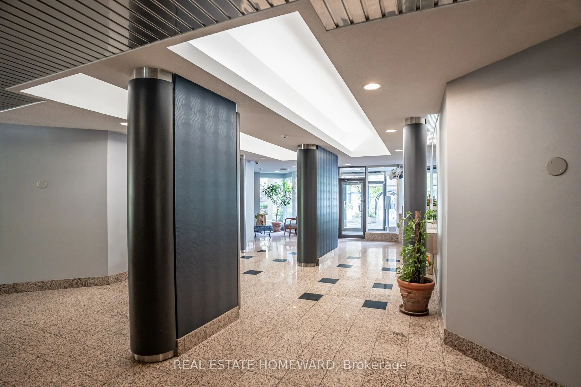 25 Maitland Street, #410