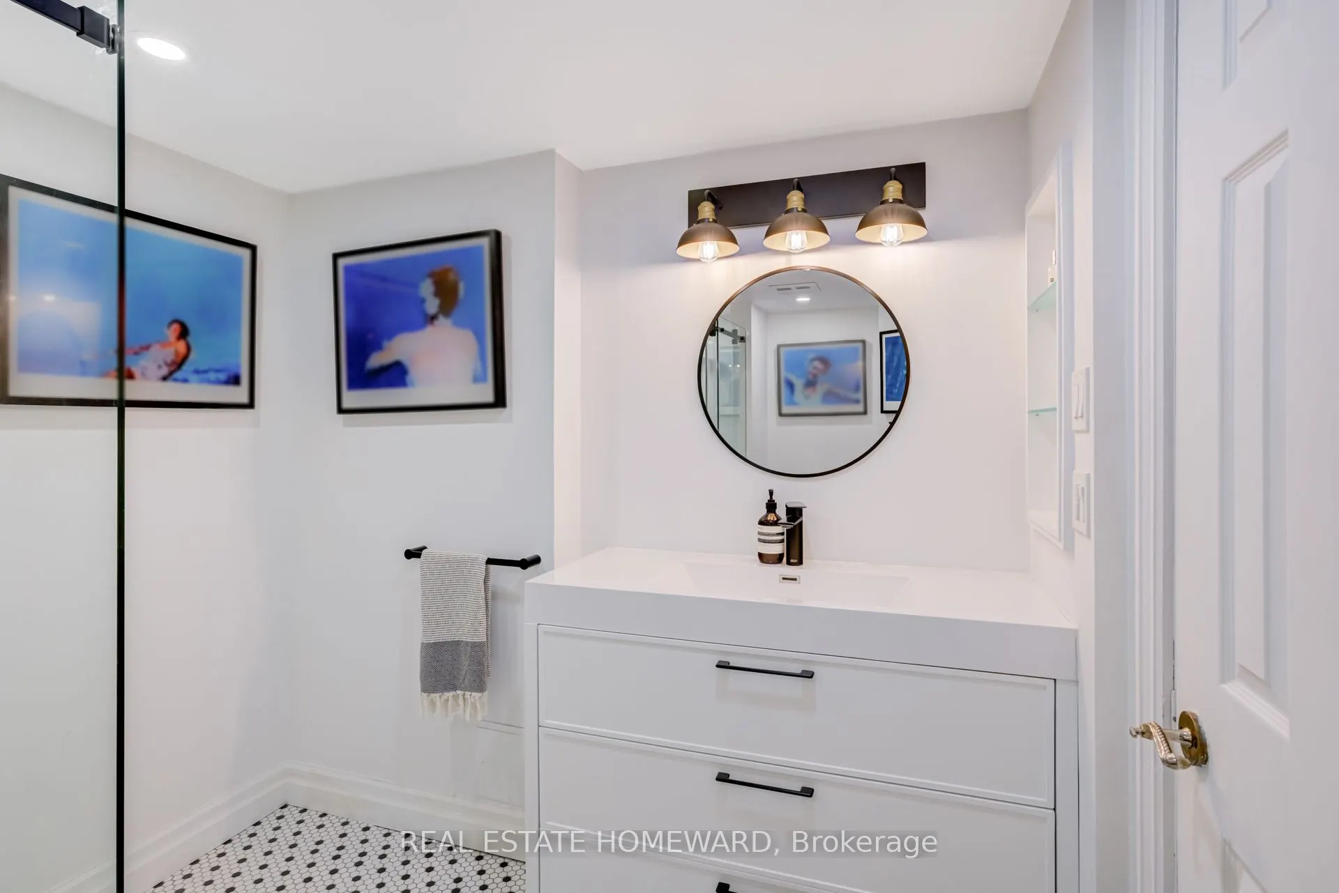 25 Maitland Street, #410