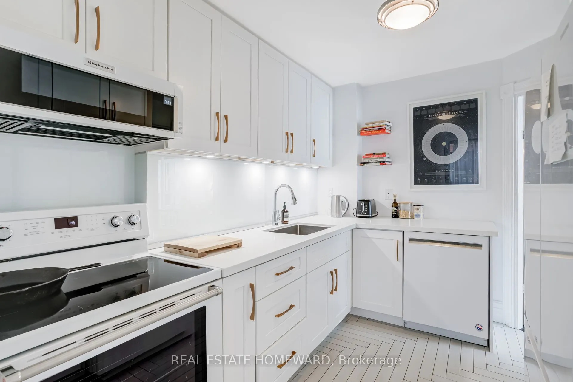 25 Maitland Street, #410