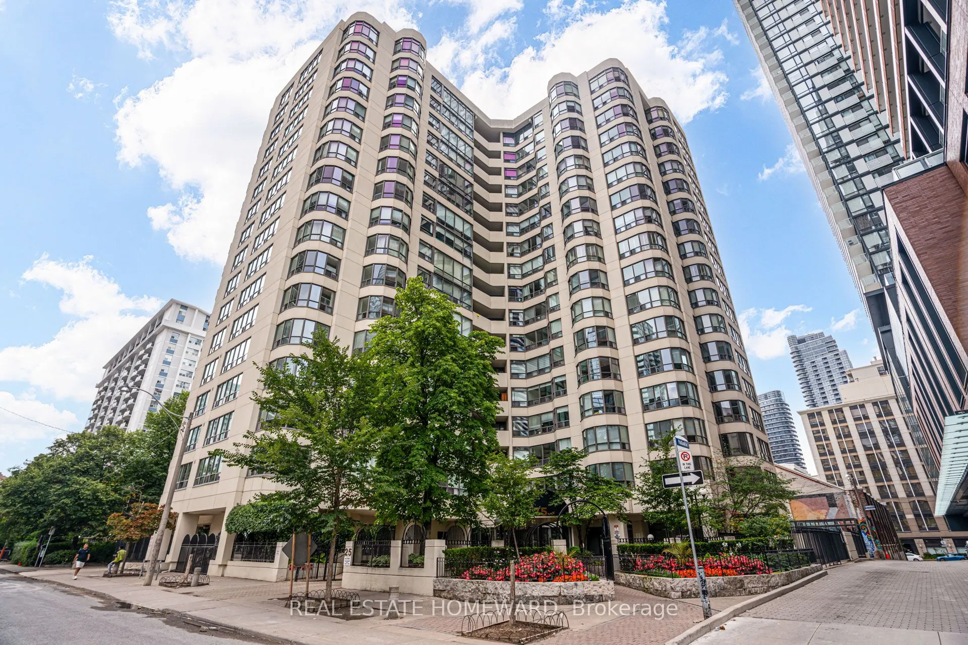 25 Maitland Street, #410