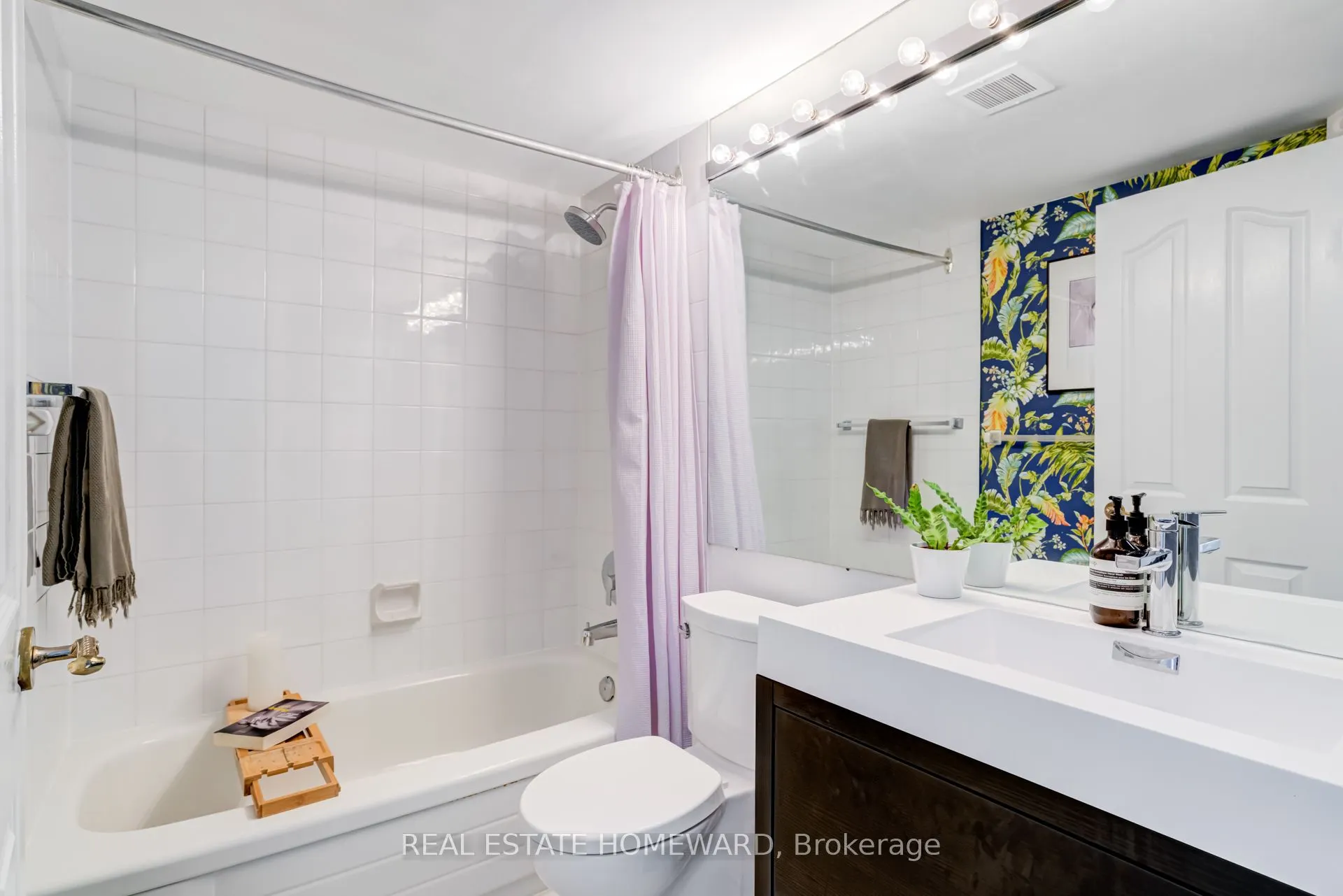 25 Maitland Street, #410