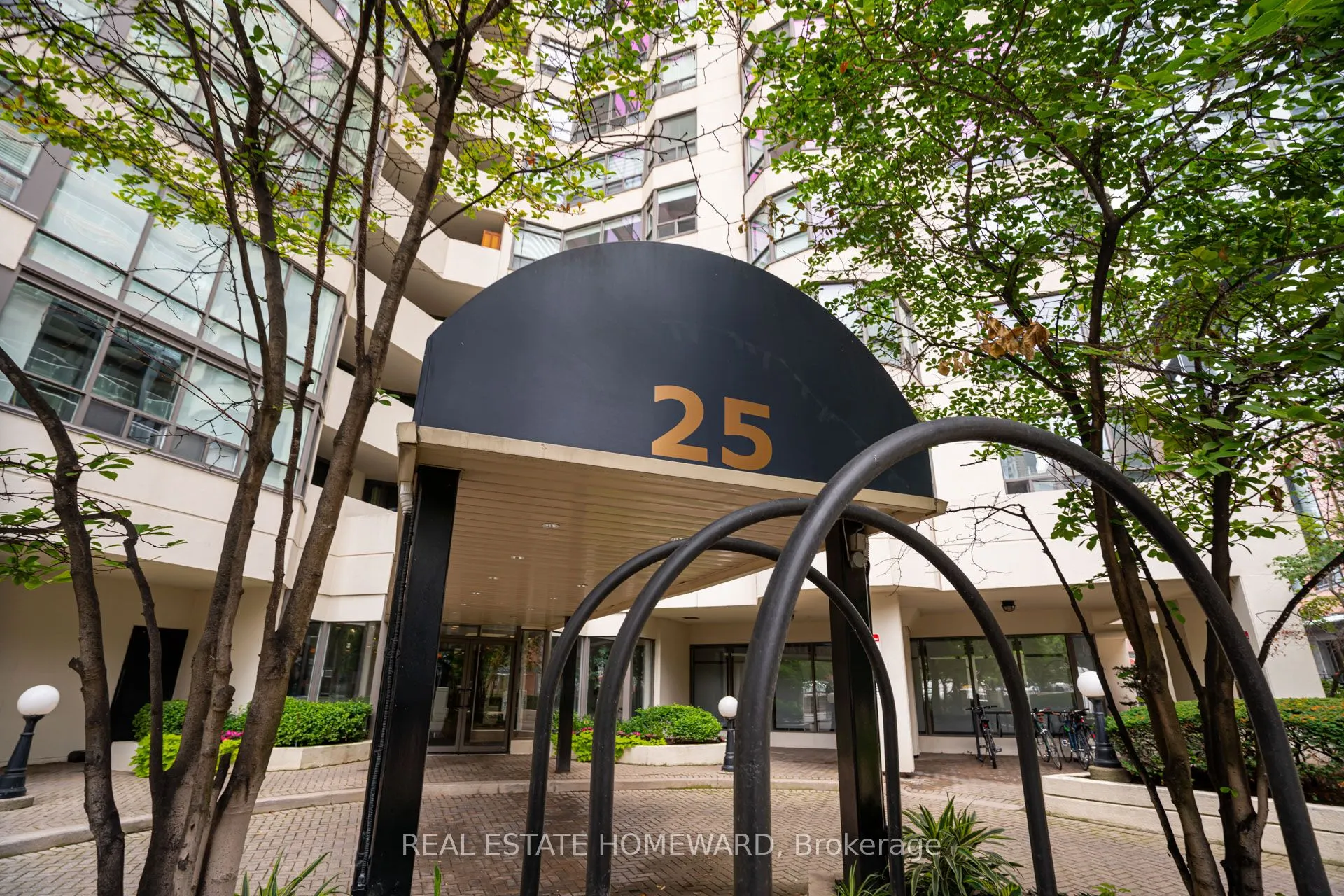25 Maitland Street, #410
