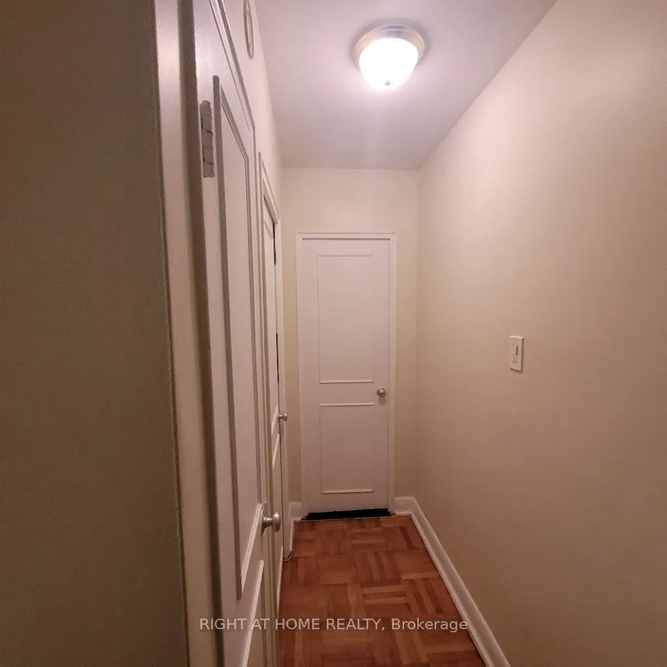 2125 Avenue Road, #208