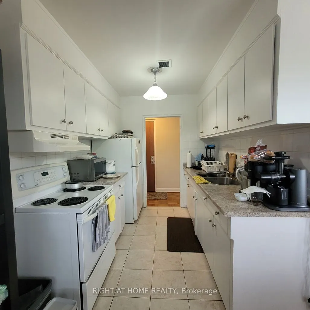 2125 Avenue Road, #208