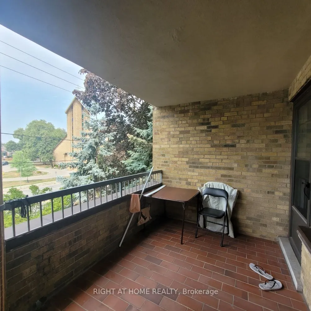 2125 Avenue Road, #208