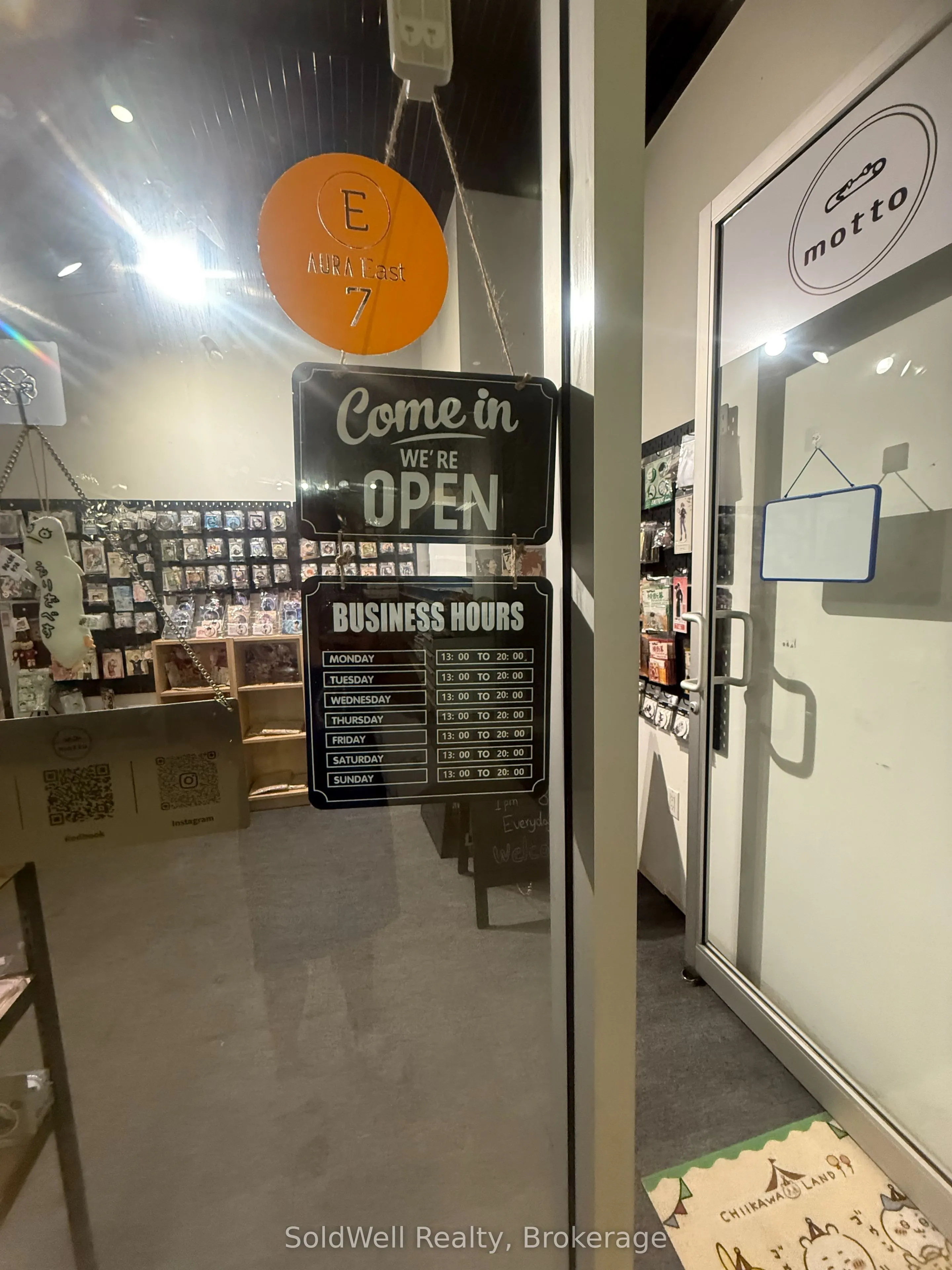 384 Yonge Street, #7