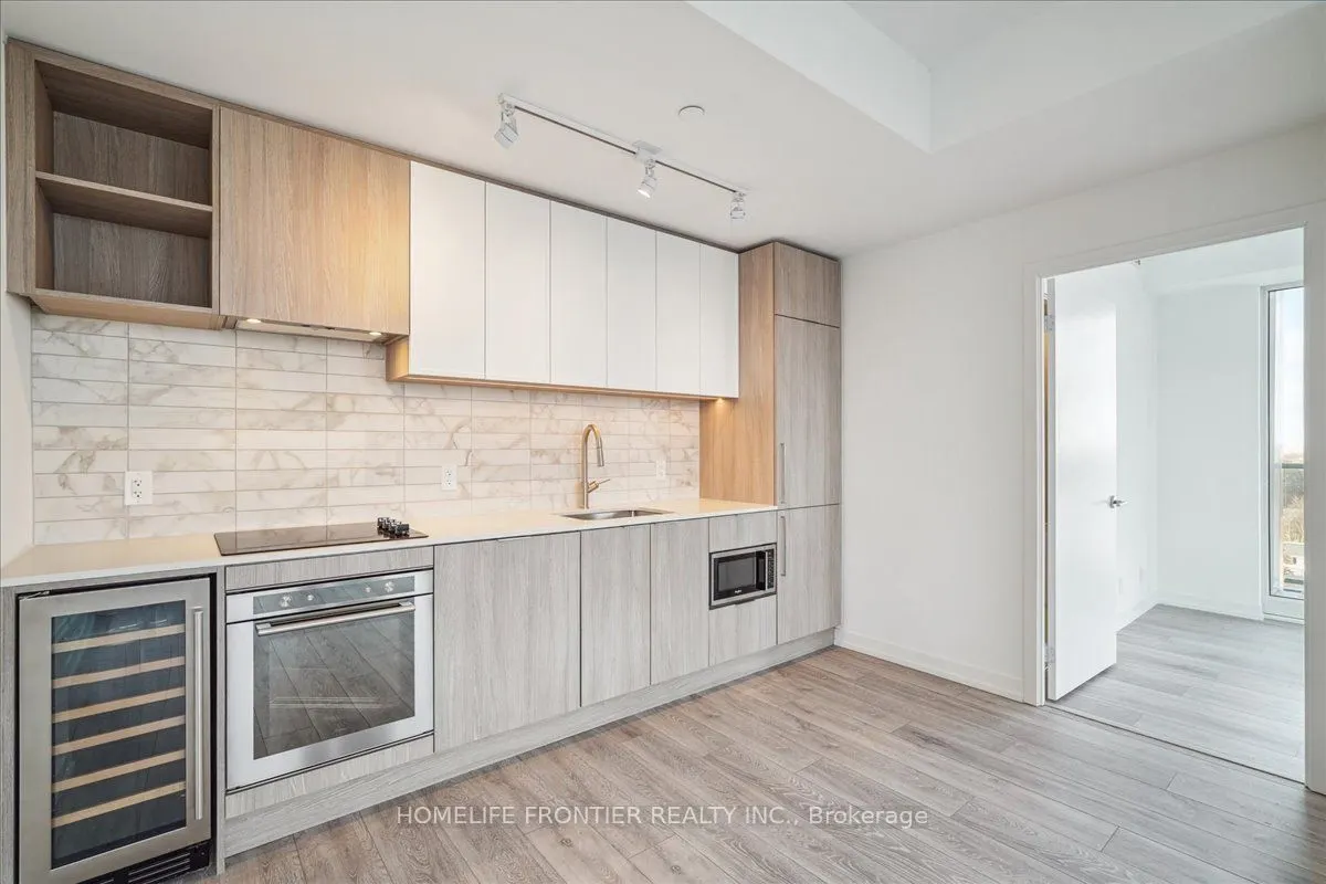 2020 Bathurst Street, #1916