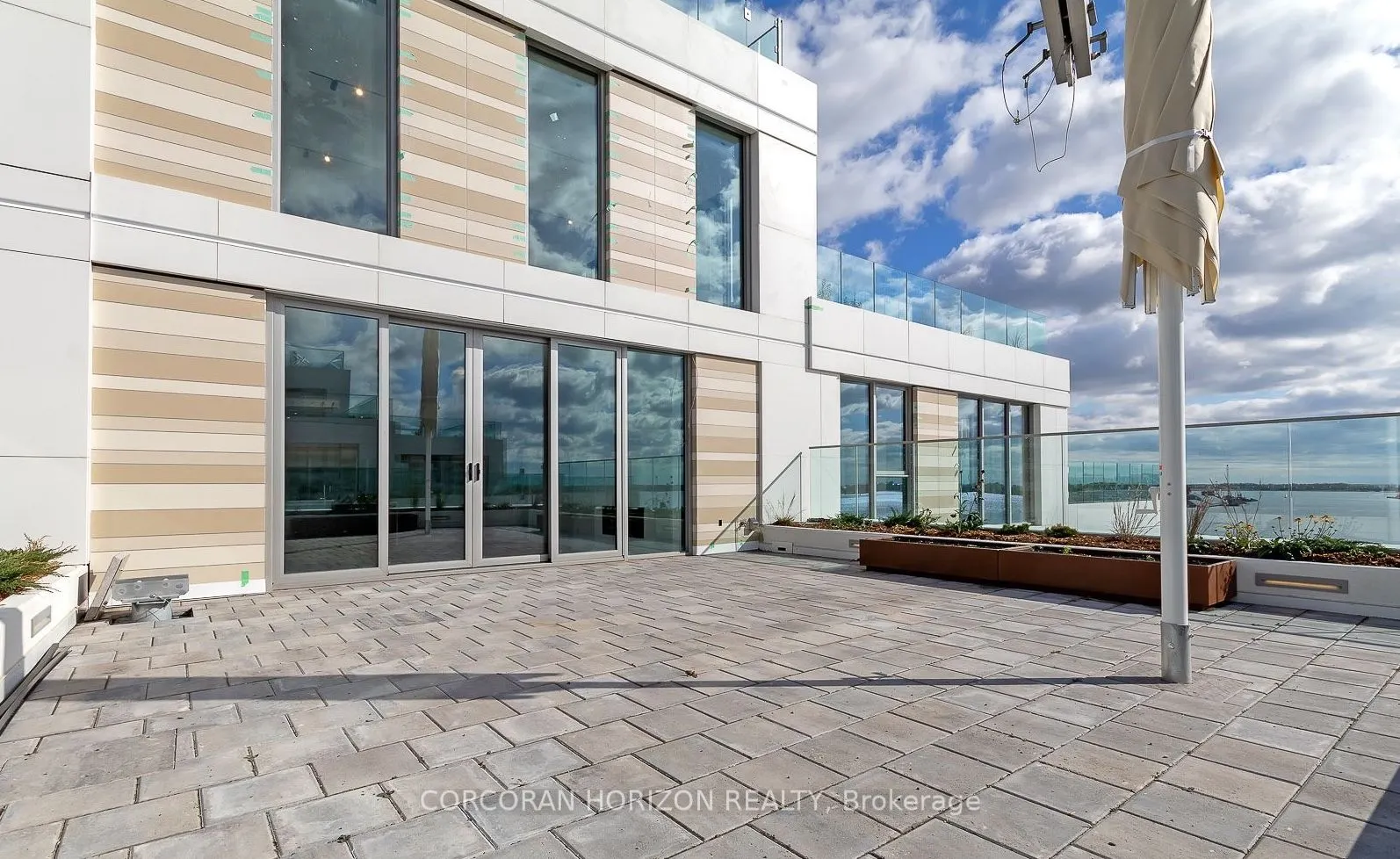 118 Merchants' Wharf, #912