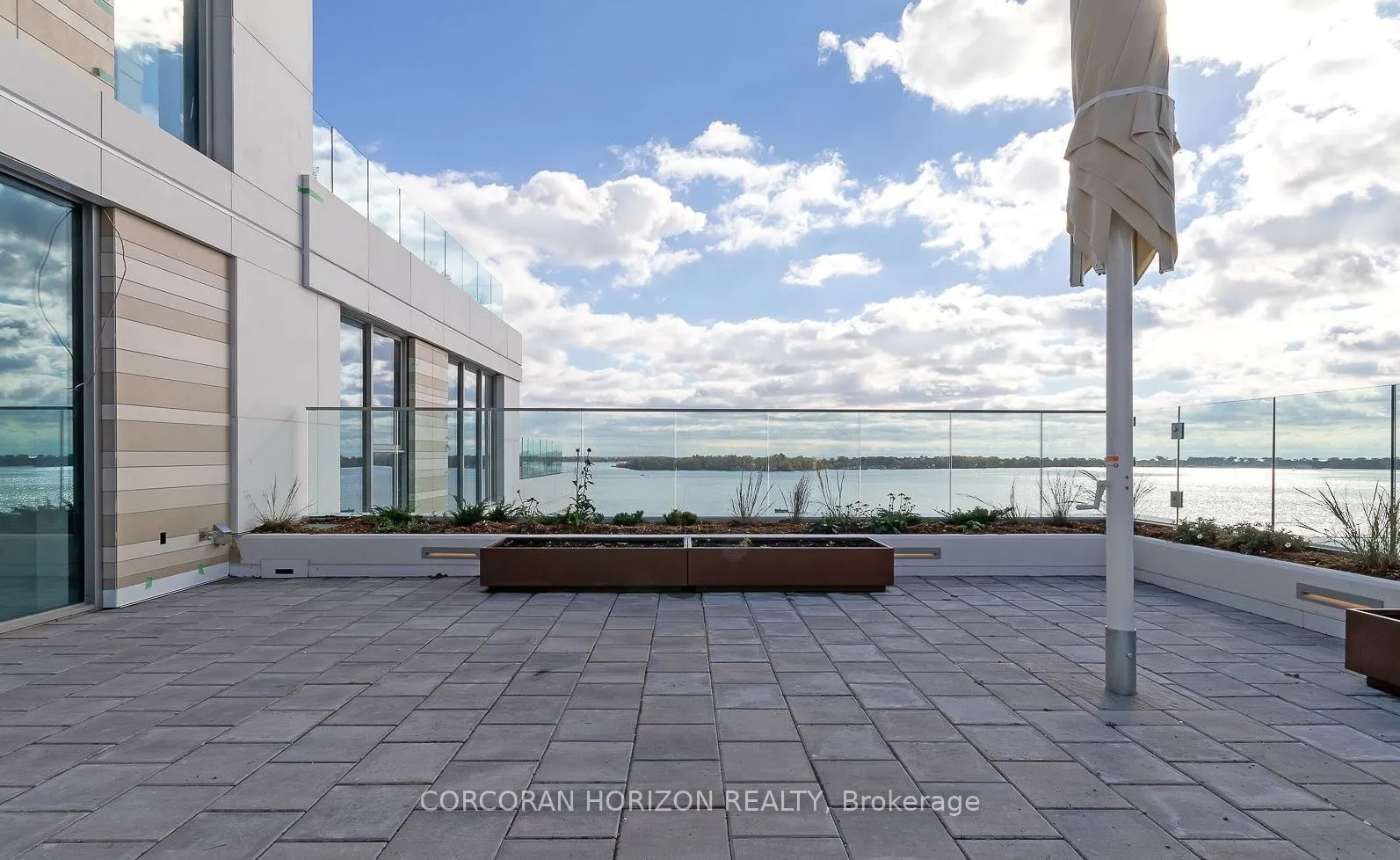 118 Merchants' Wharf, #912