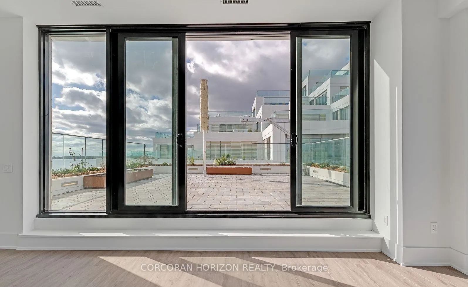 118 Merchants' Wharf, #912