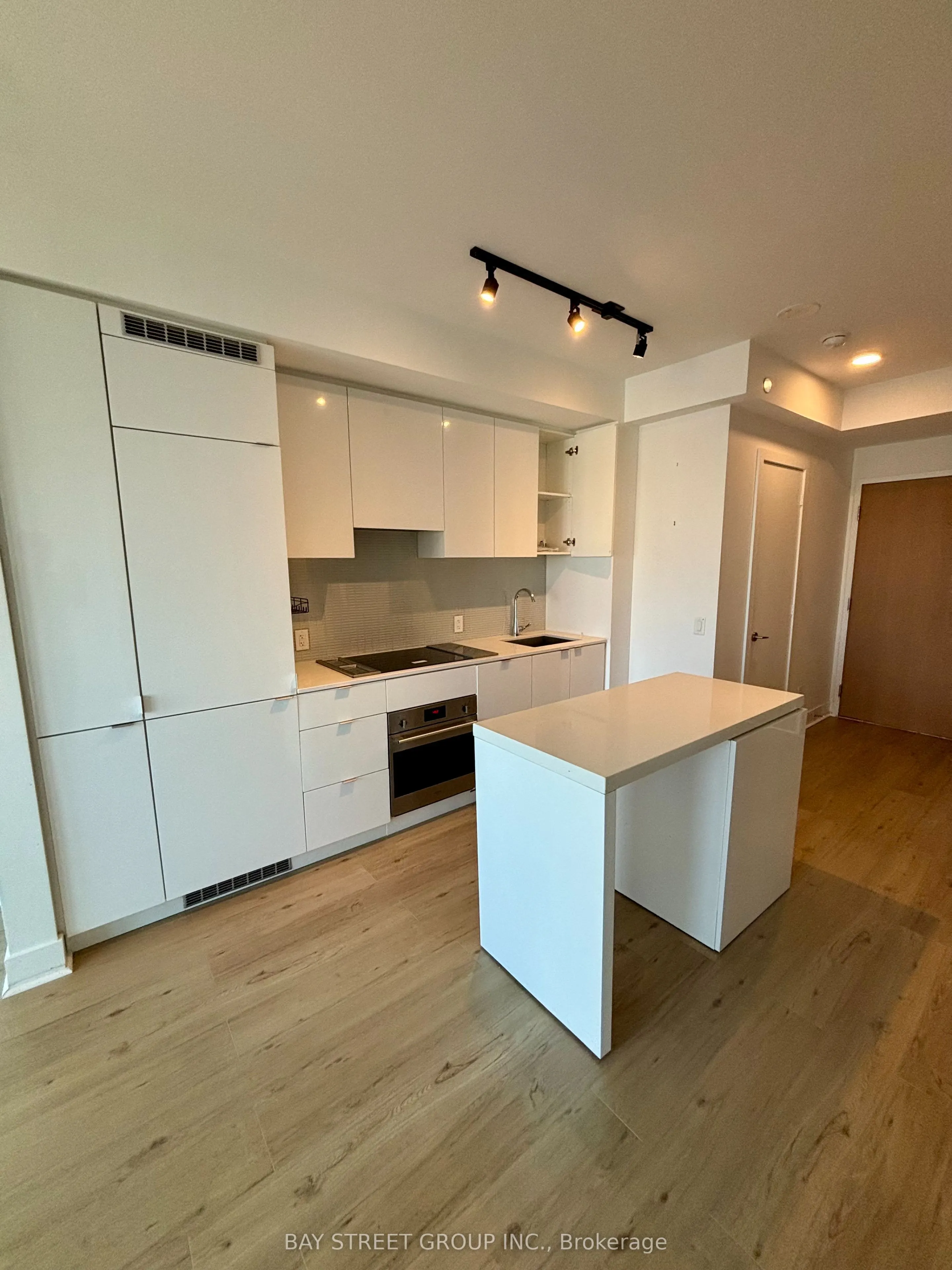 7 Grenville Street S, #2206