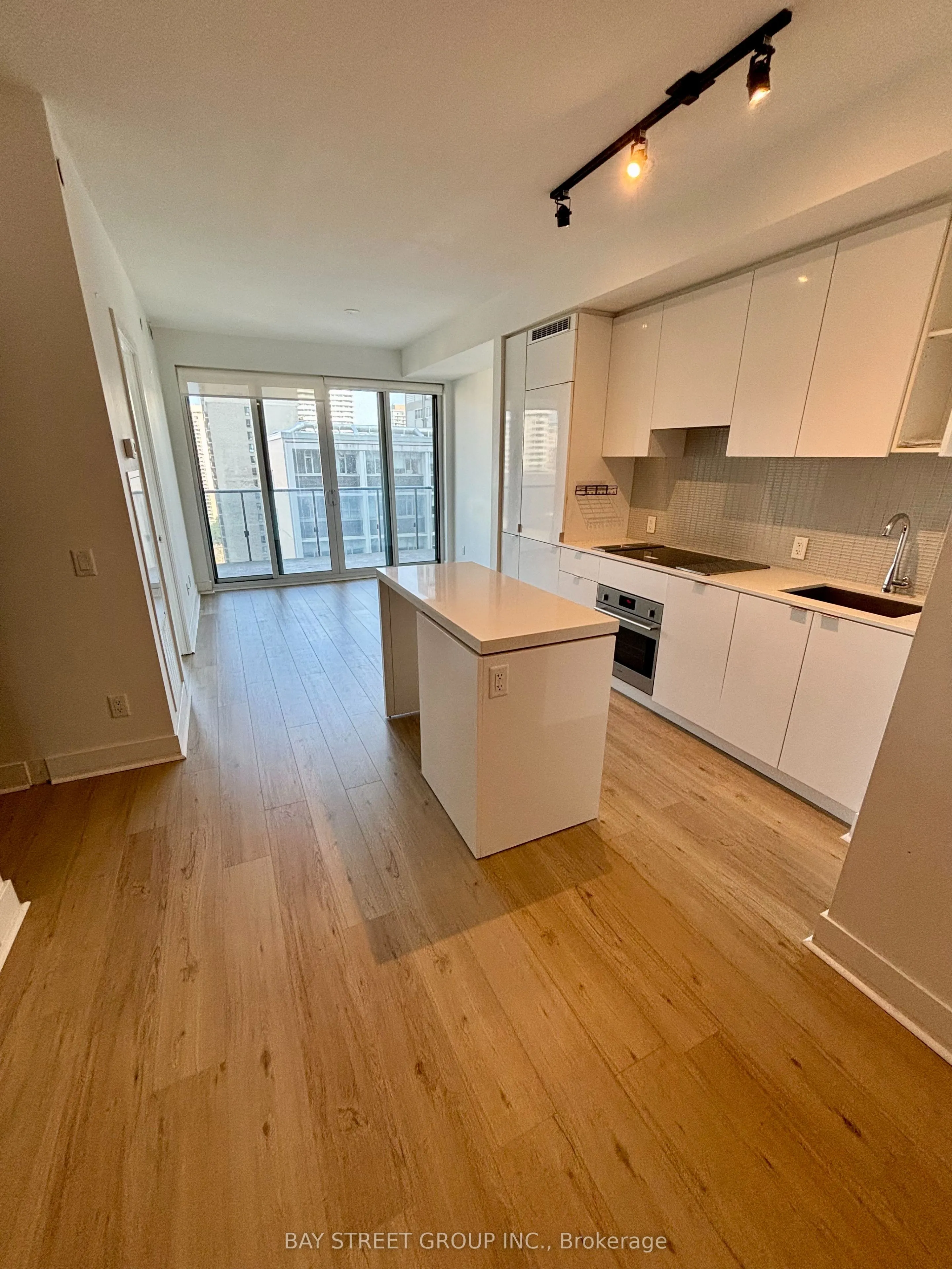 7 Grenville Street S, #2206