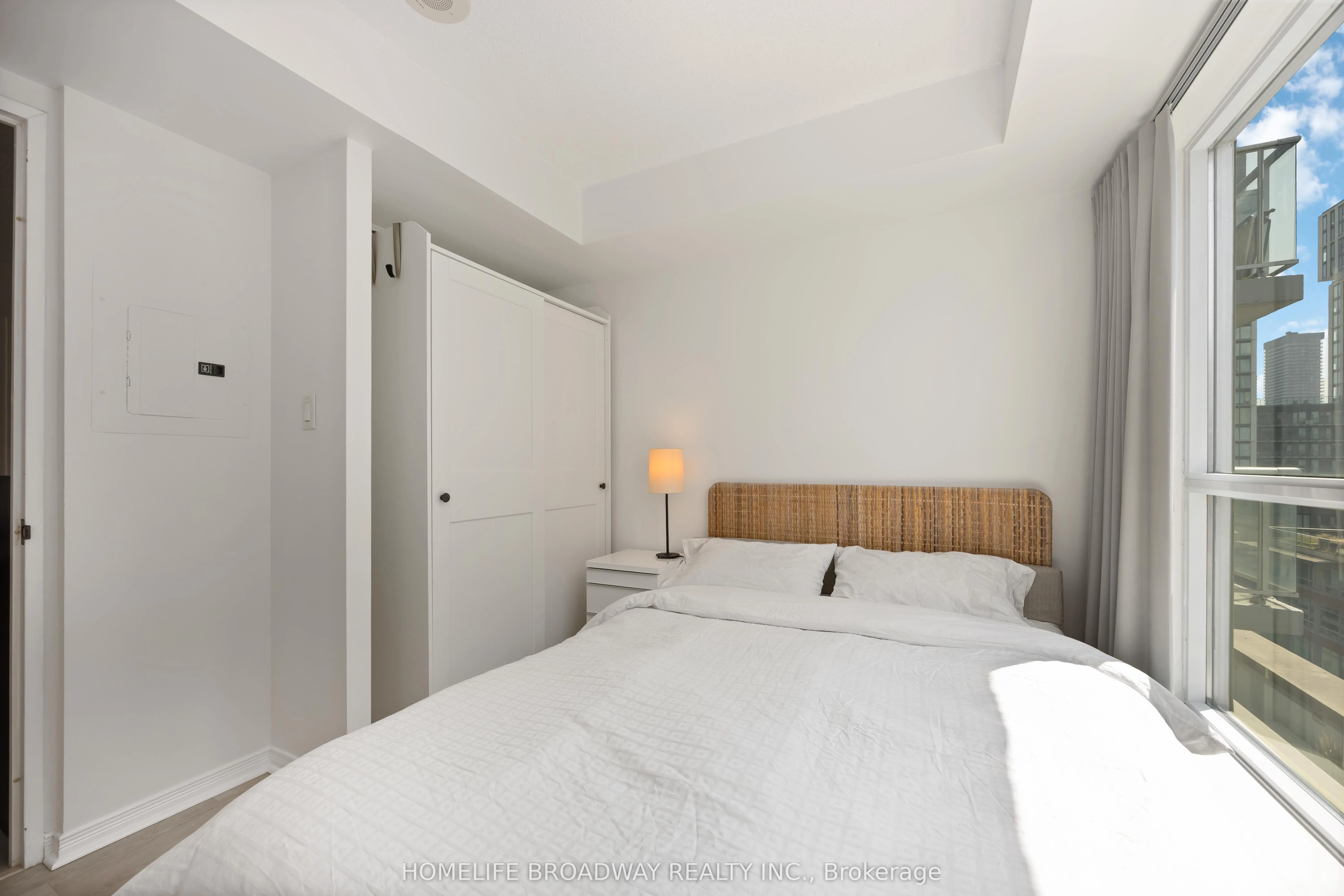 230 King Street E, #1216