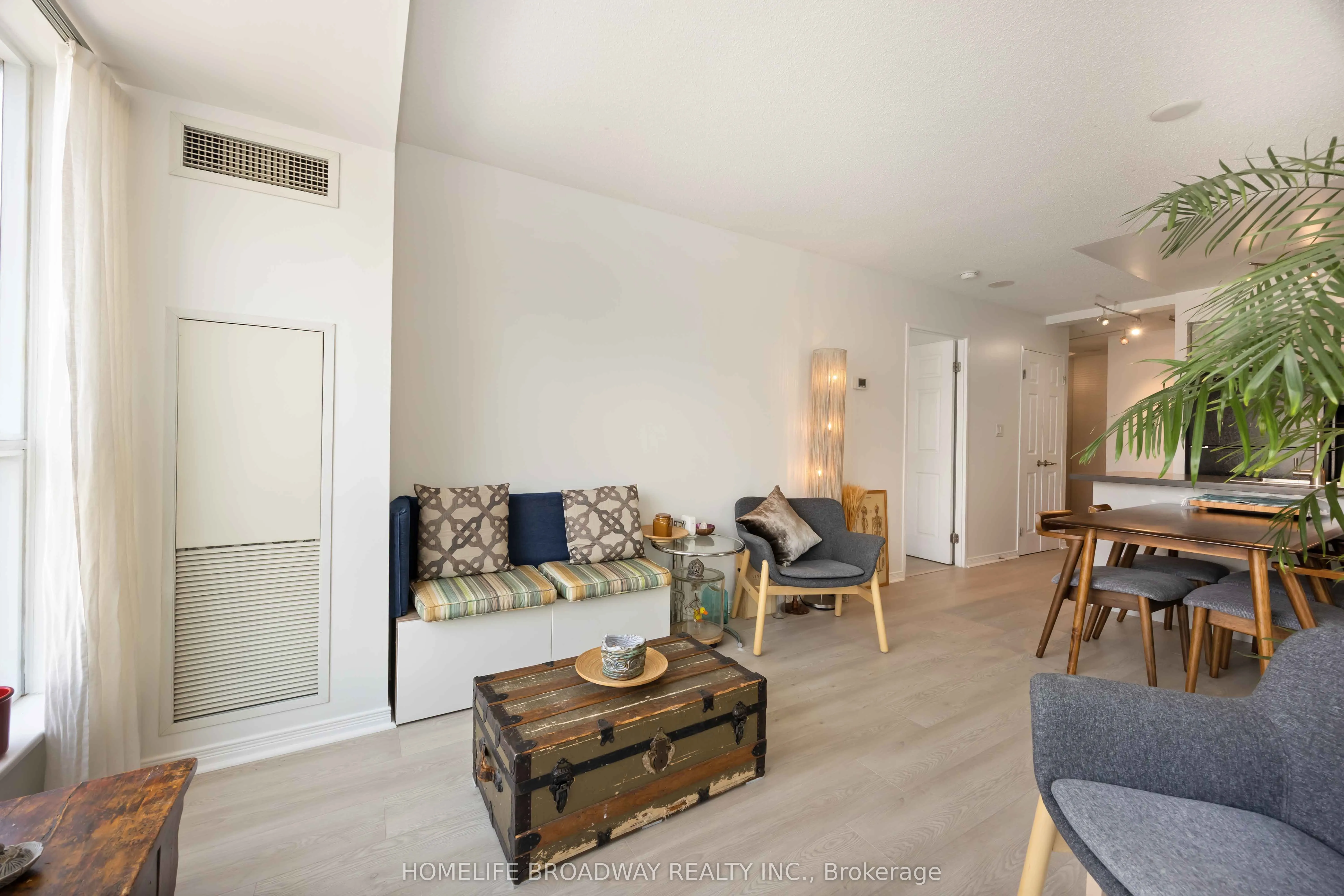 230 King Street E, #1216