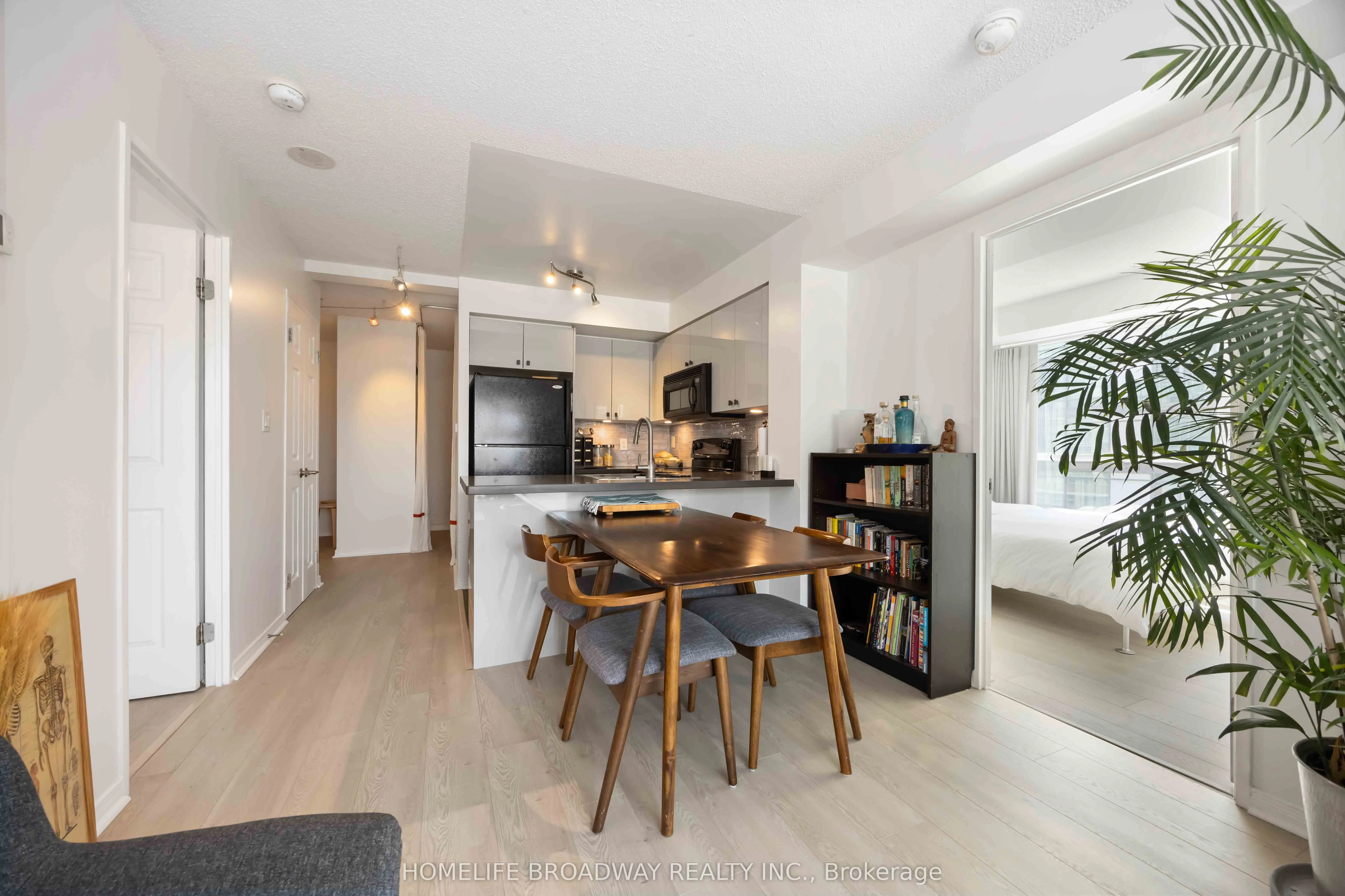 230 King Street E, #1216