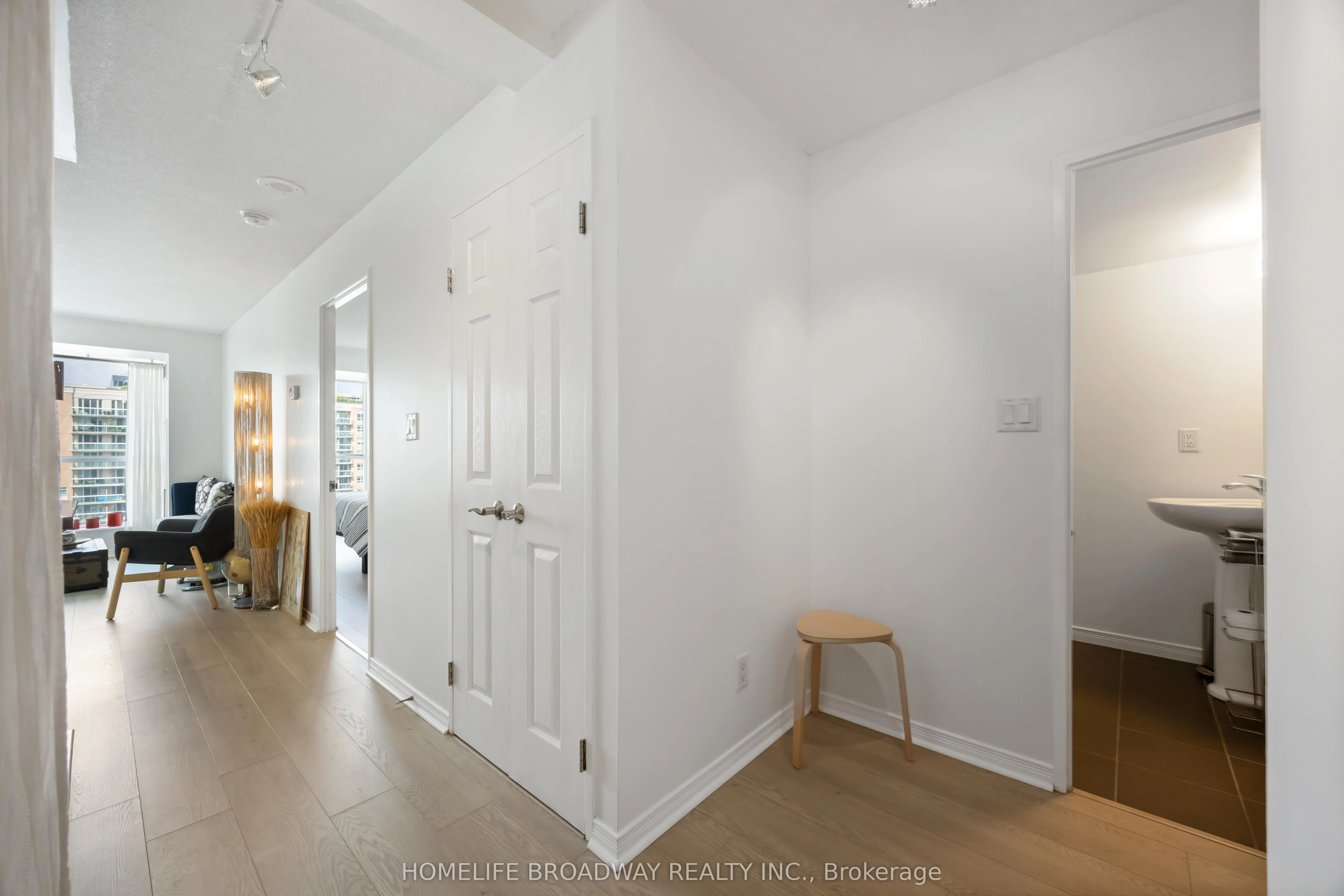 230 King Street E, #1216