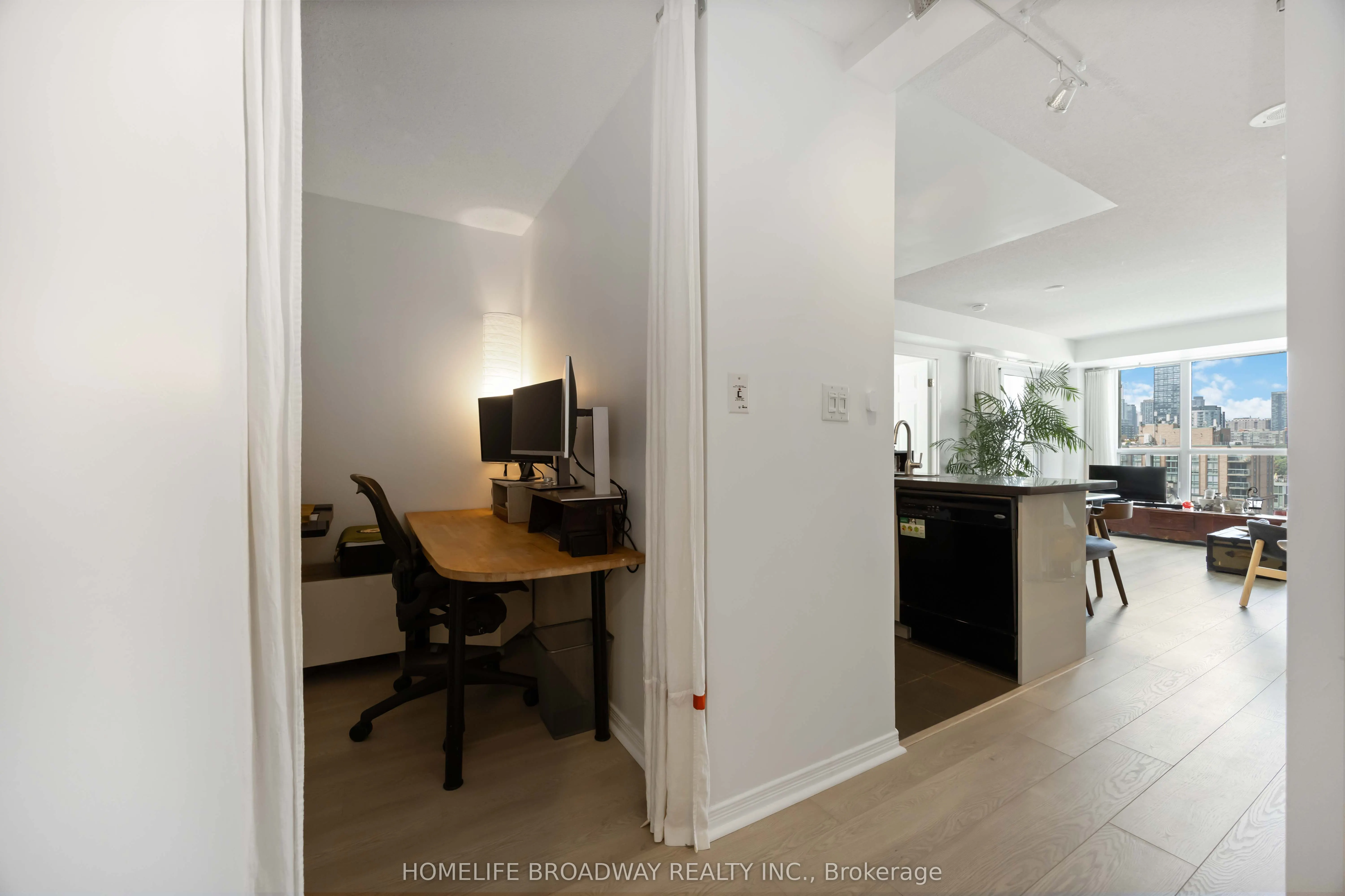 230 King Street E, #1216