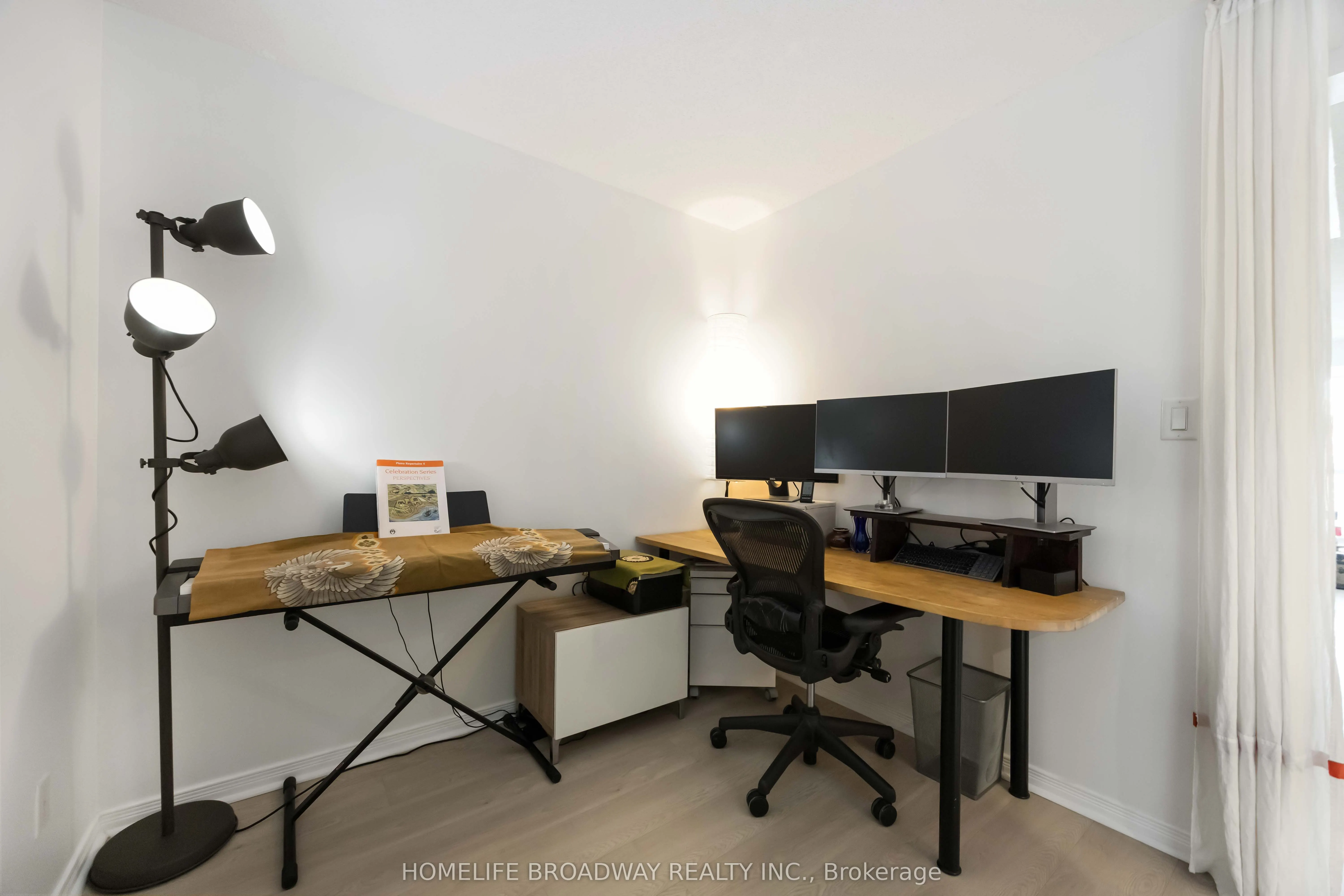 230 King Street E, #1216