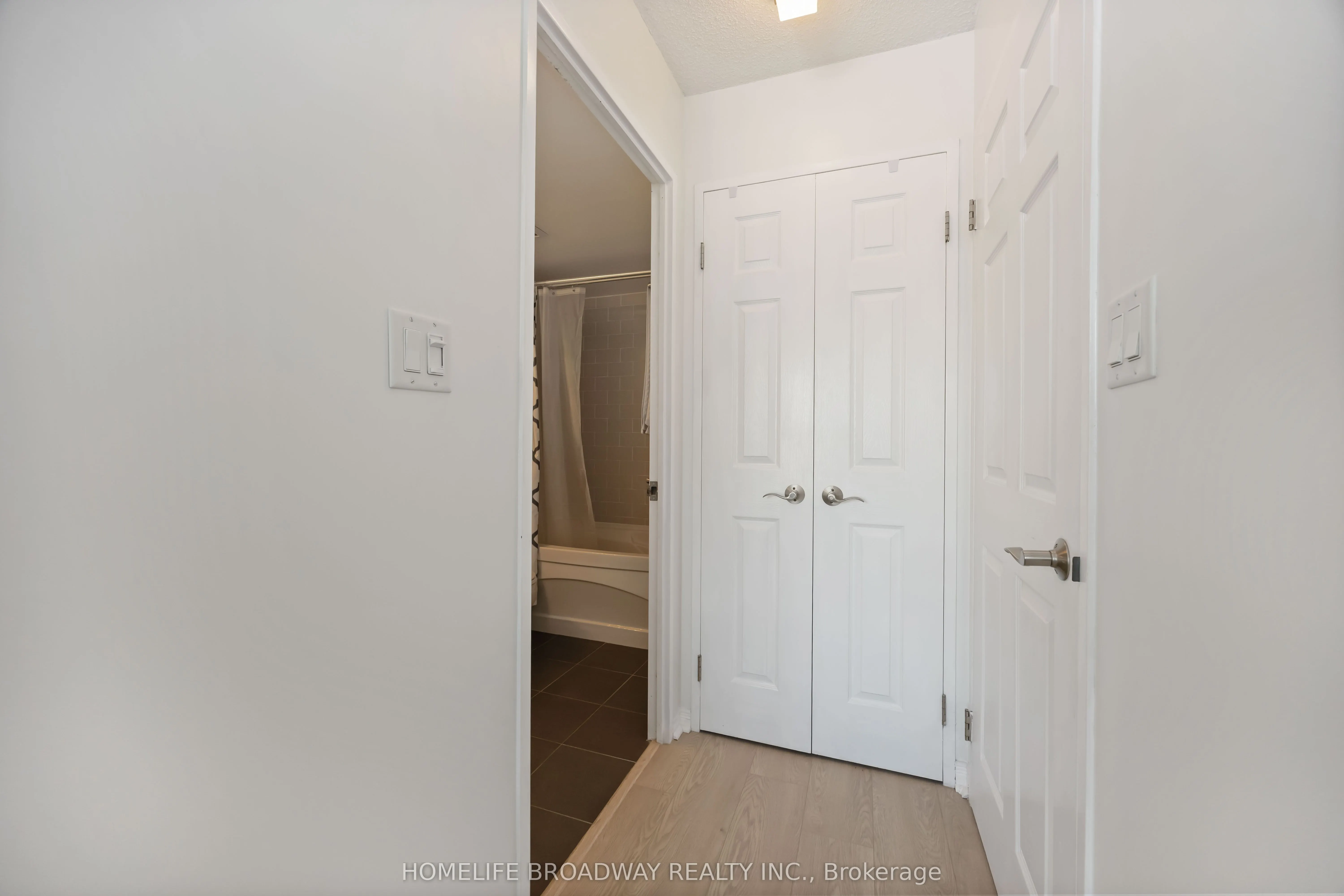 230 King Street E, #1216