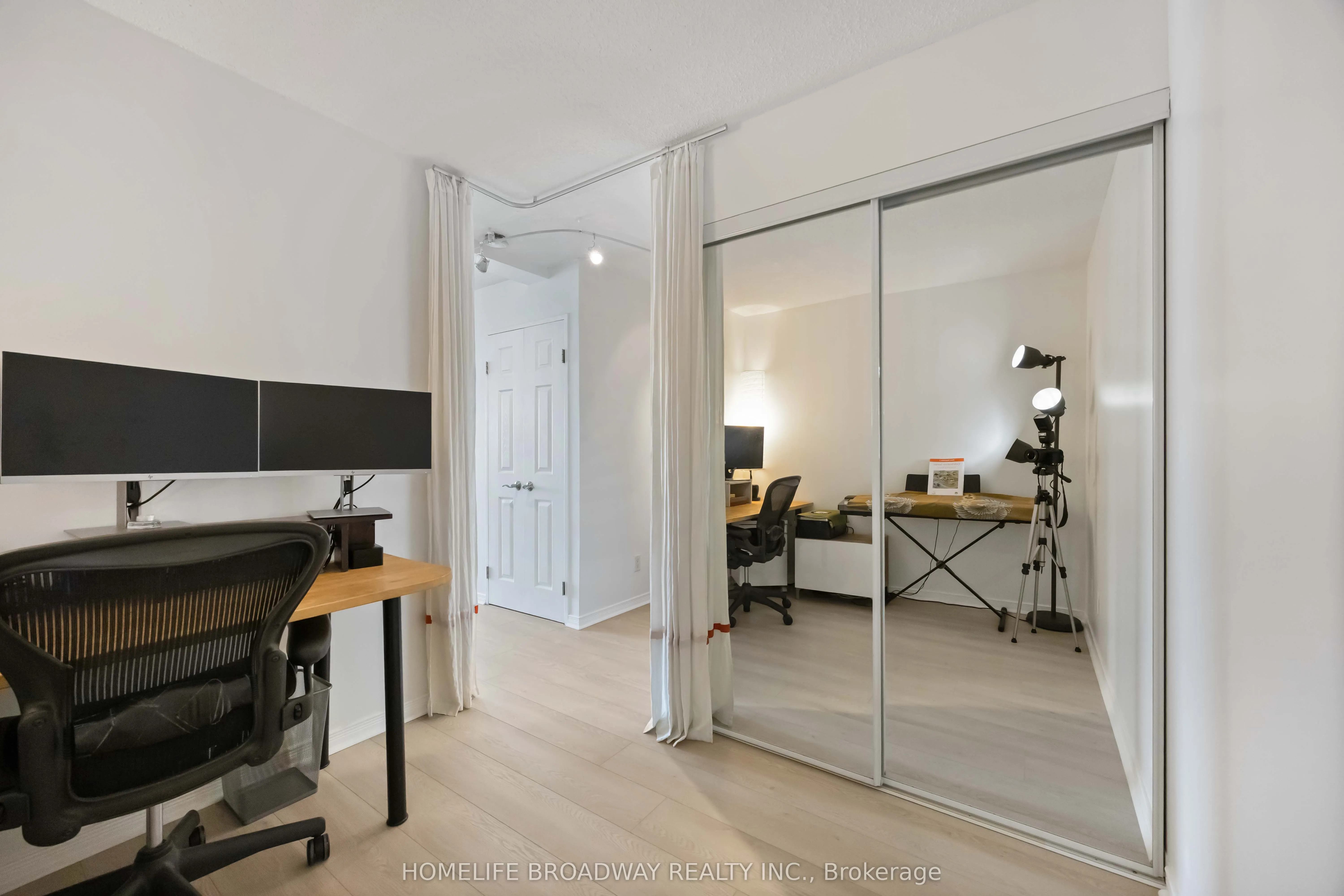 230 King Street E, #1216