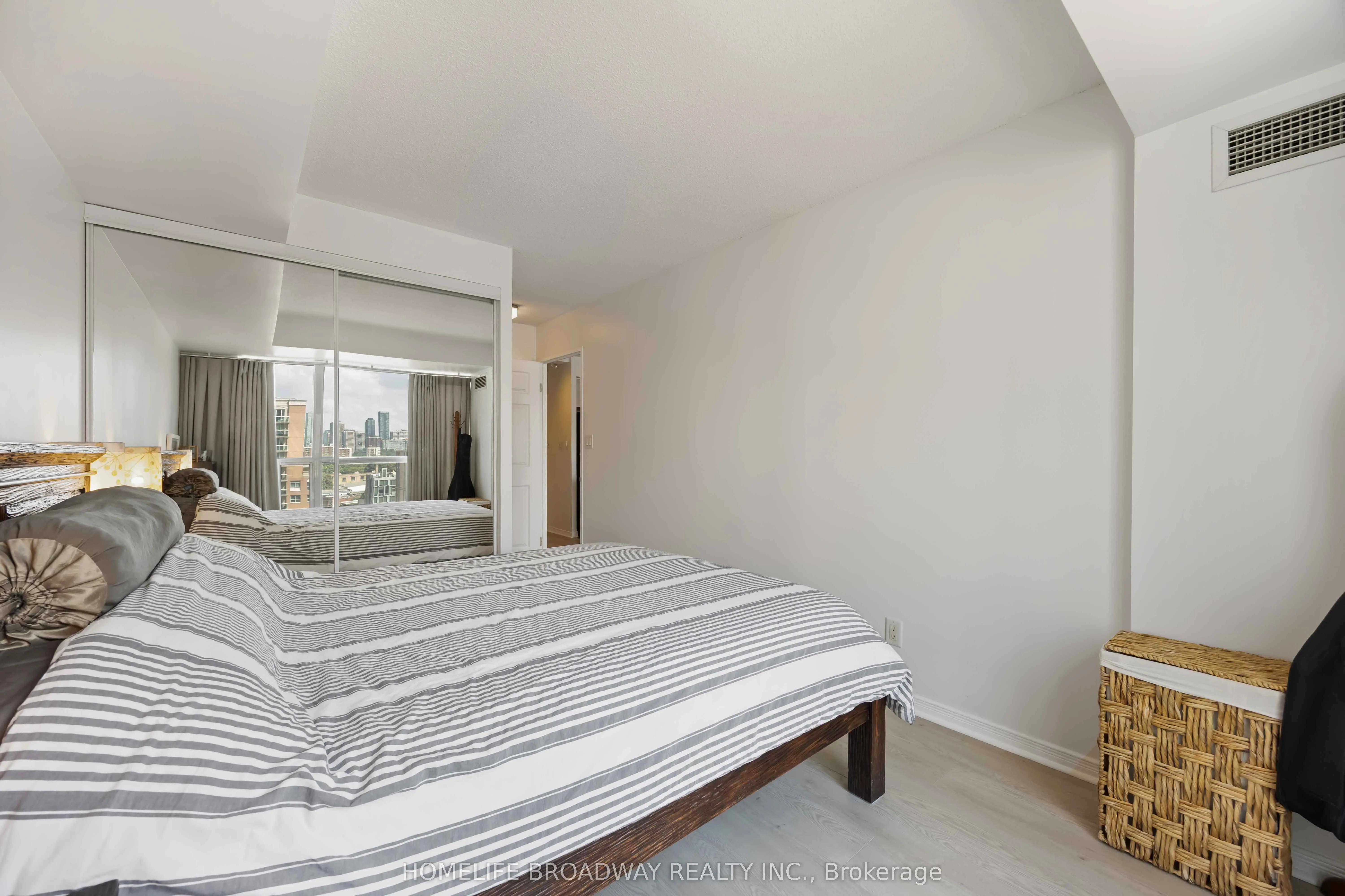 230 King Street E, #1216
