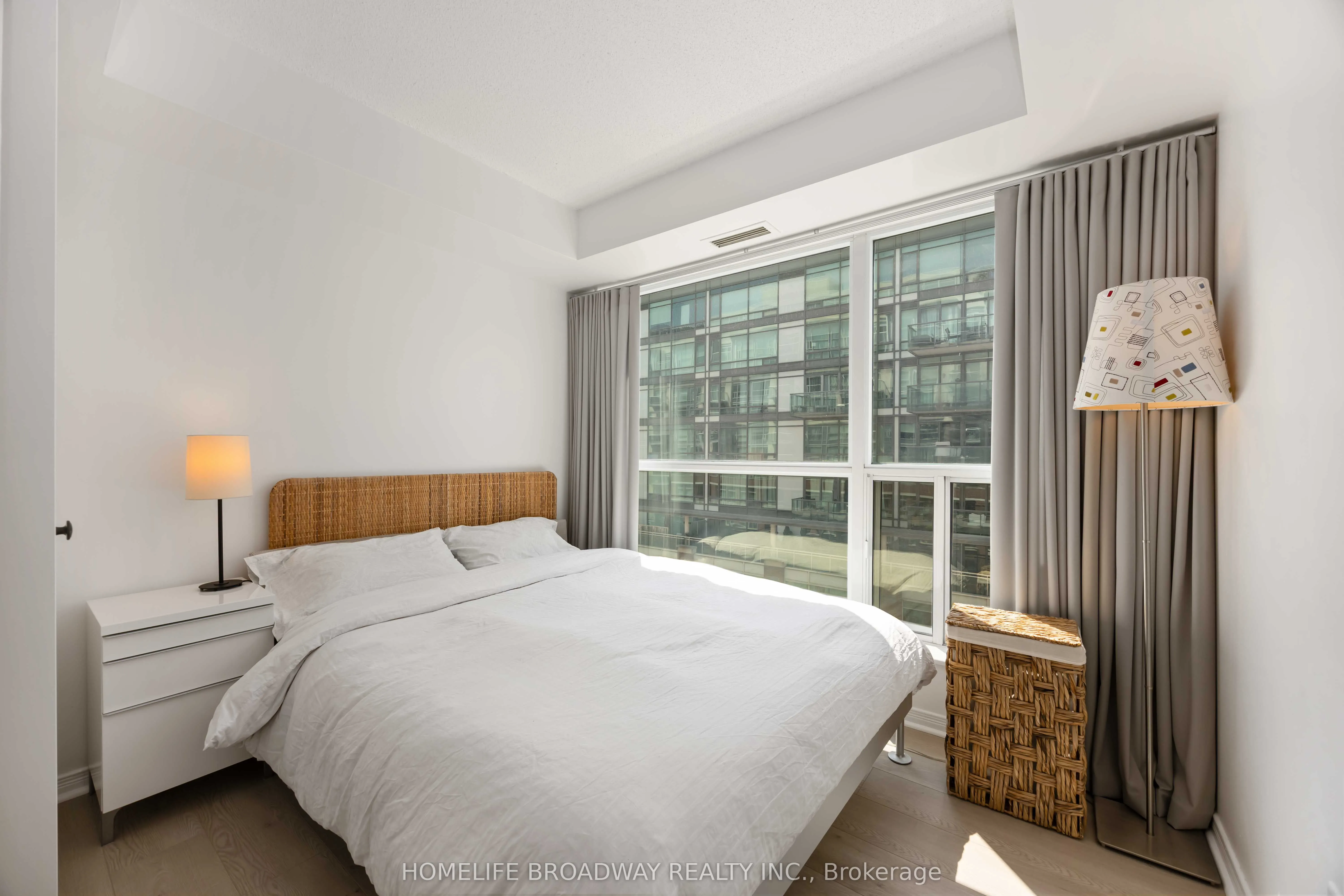 230 King Street E, #1216