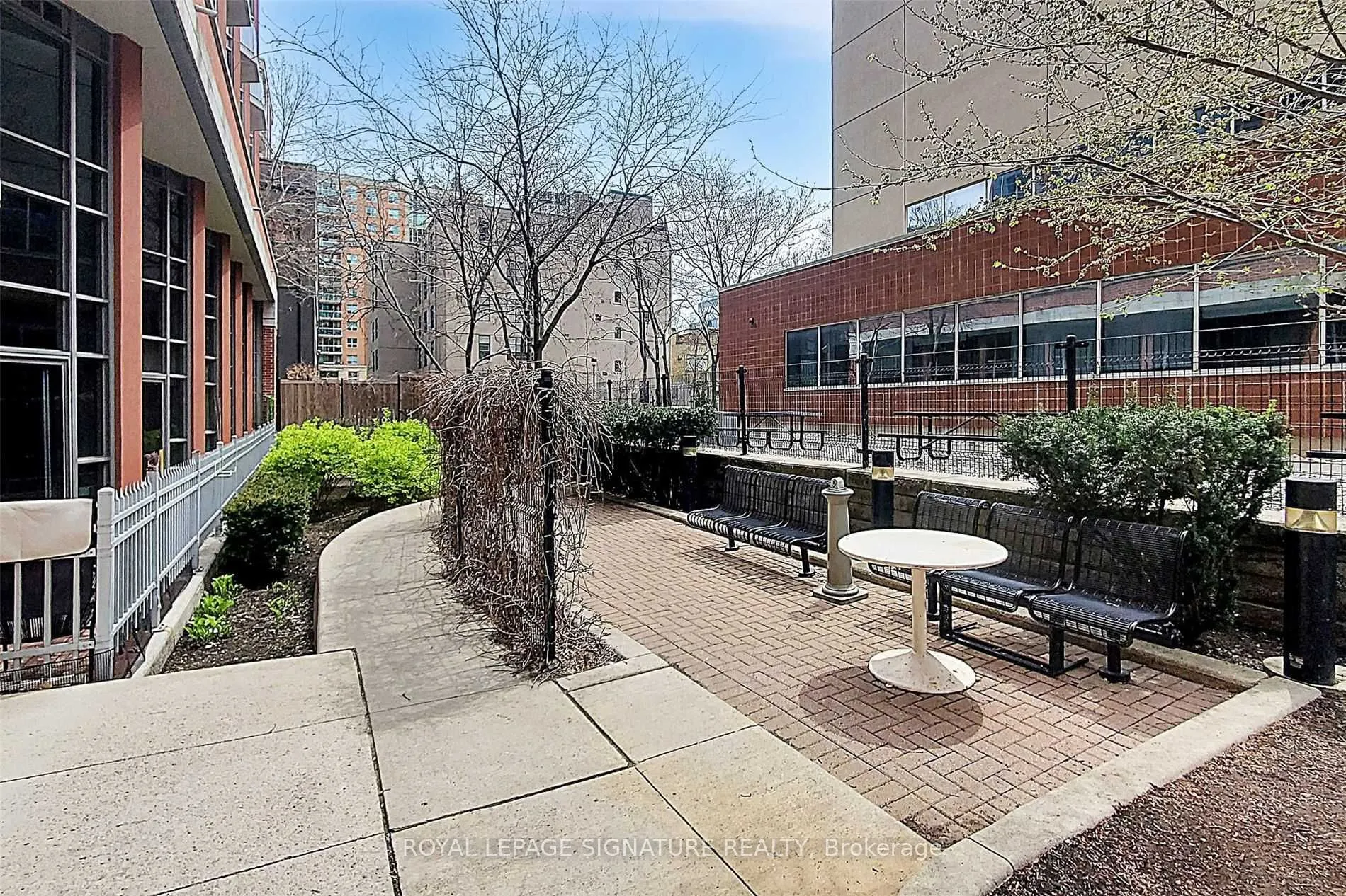 255 Richmond Street E, #1011