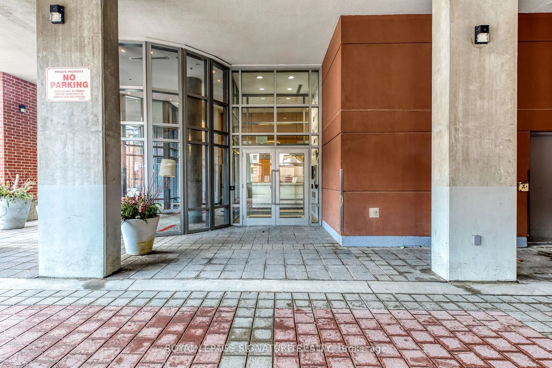 255 Richmond Street E, #1011