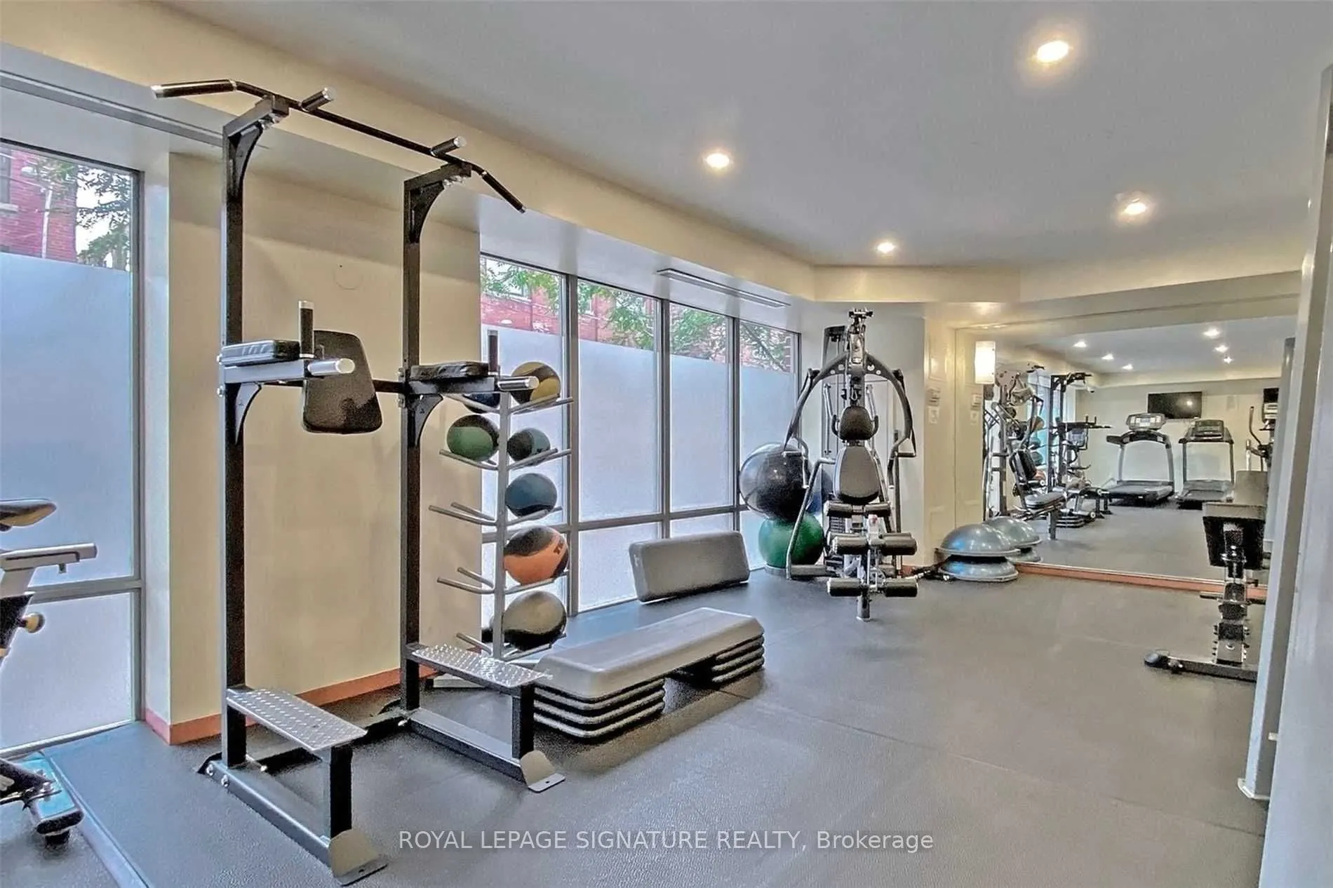 255 Richmond Street E, #1011
