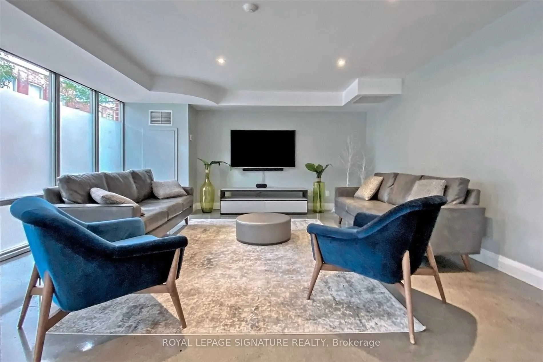 255 Richmond Street E, #1011